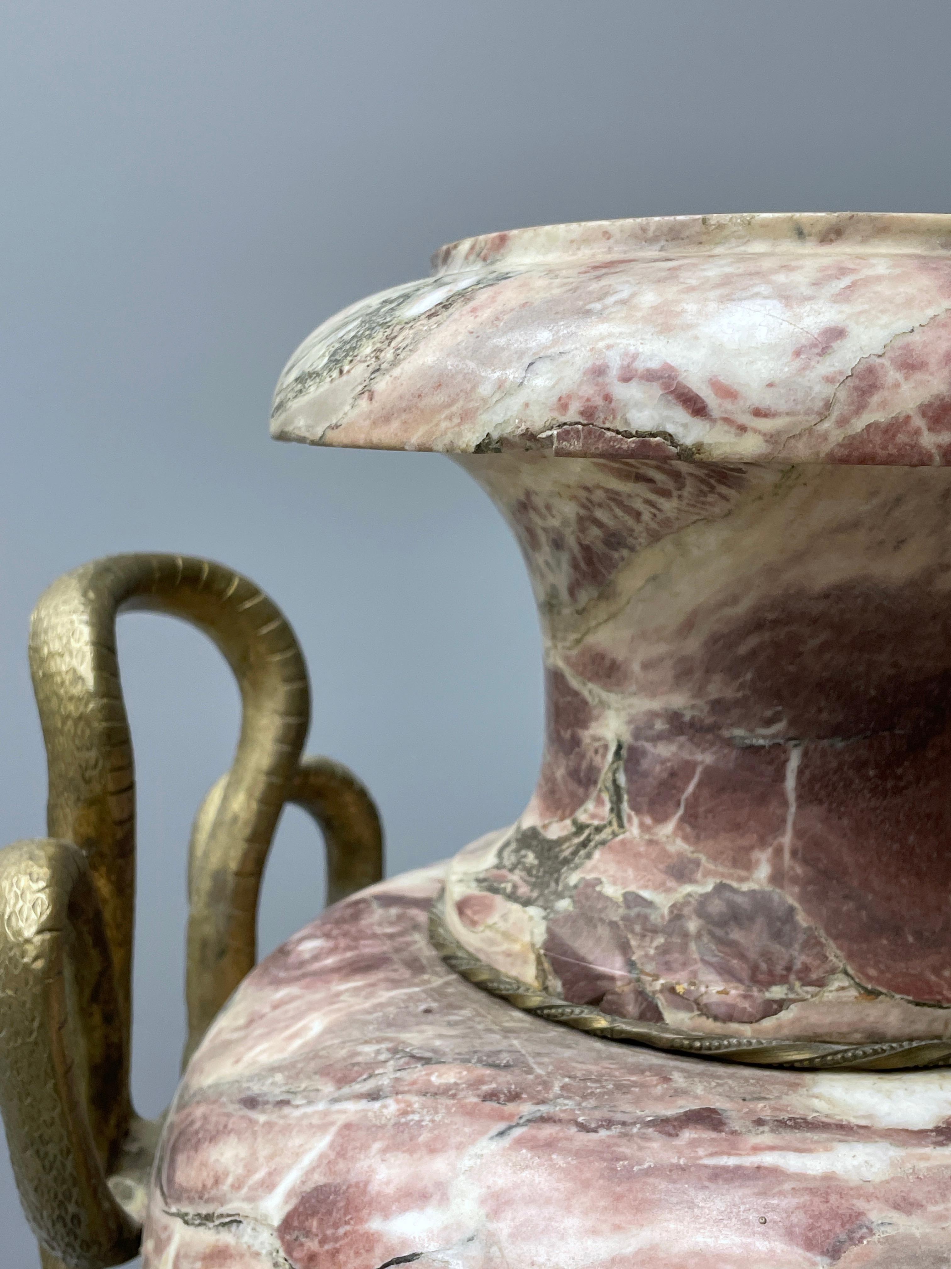 Antica urna in marmo massiccio e bronzo dorato del XIX secolo form A In condizioni discrete in vendita a Hyattsville, MD