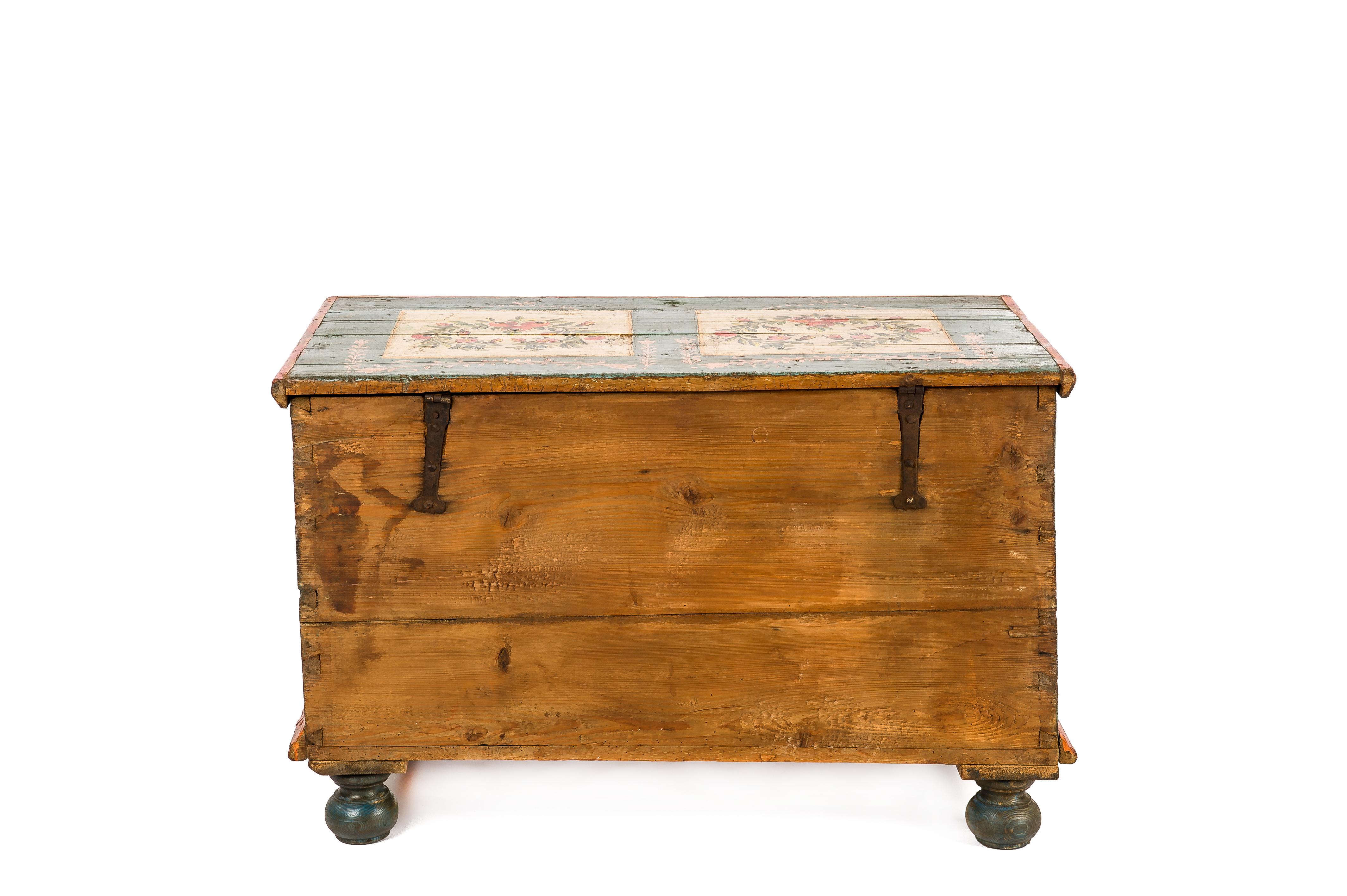 Antique 19th-century solid pine and traditional painted Bohemian trunk or chest In Good Condition In Casteren, NL