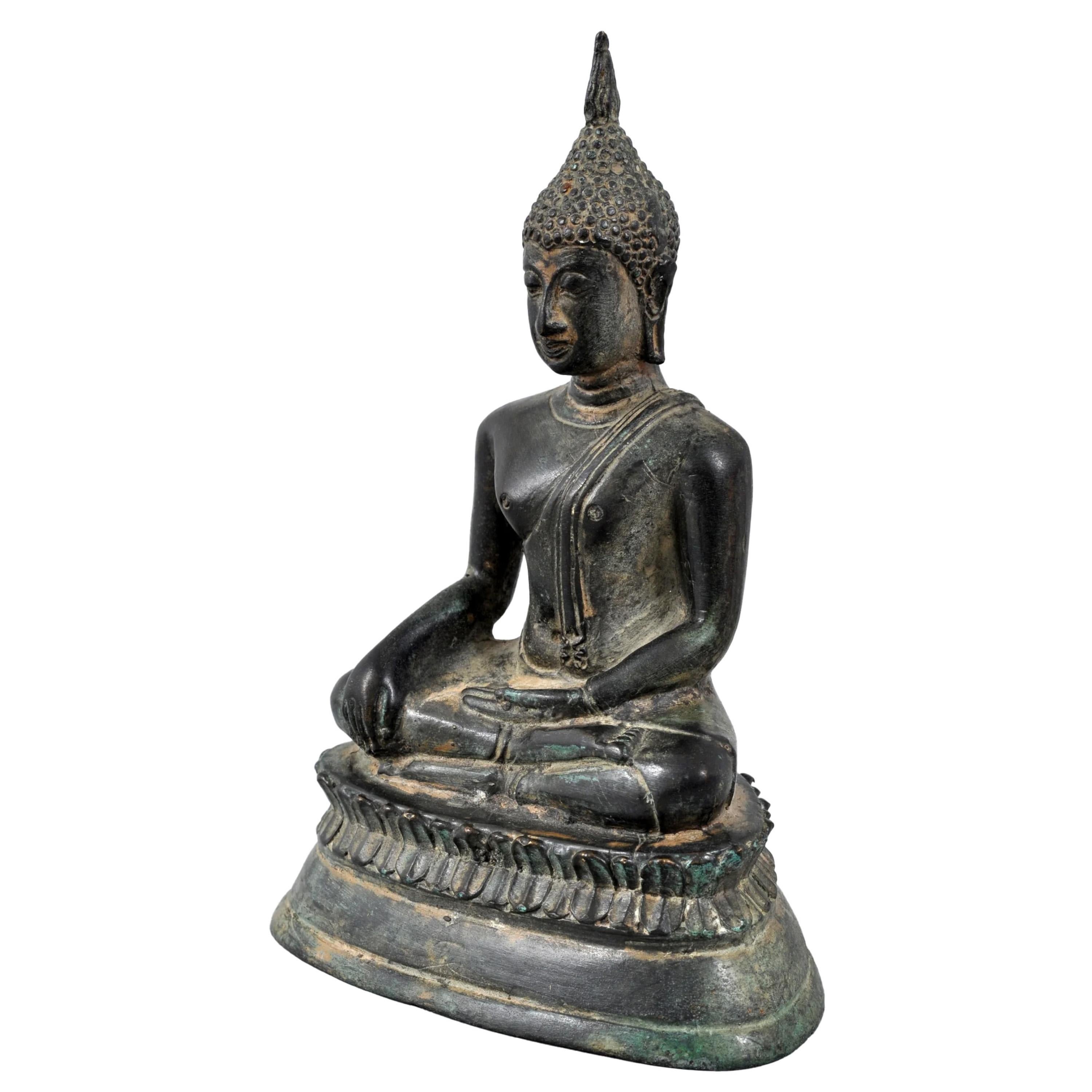 Tibétain Statue de Bouddha en bronze coulé ancienne du 19ème siècle d'Asie du Sud-Est Sculpture 1800 en vente