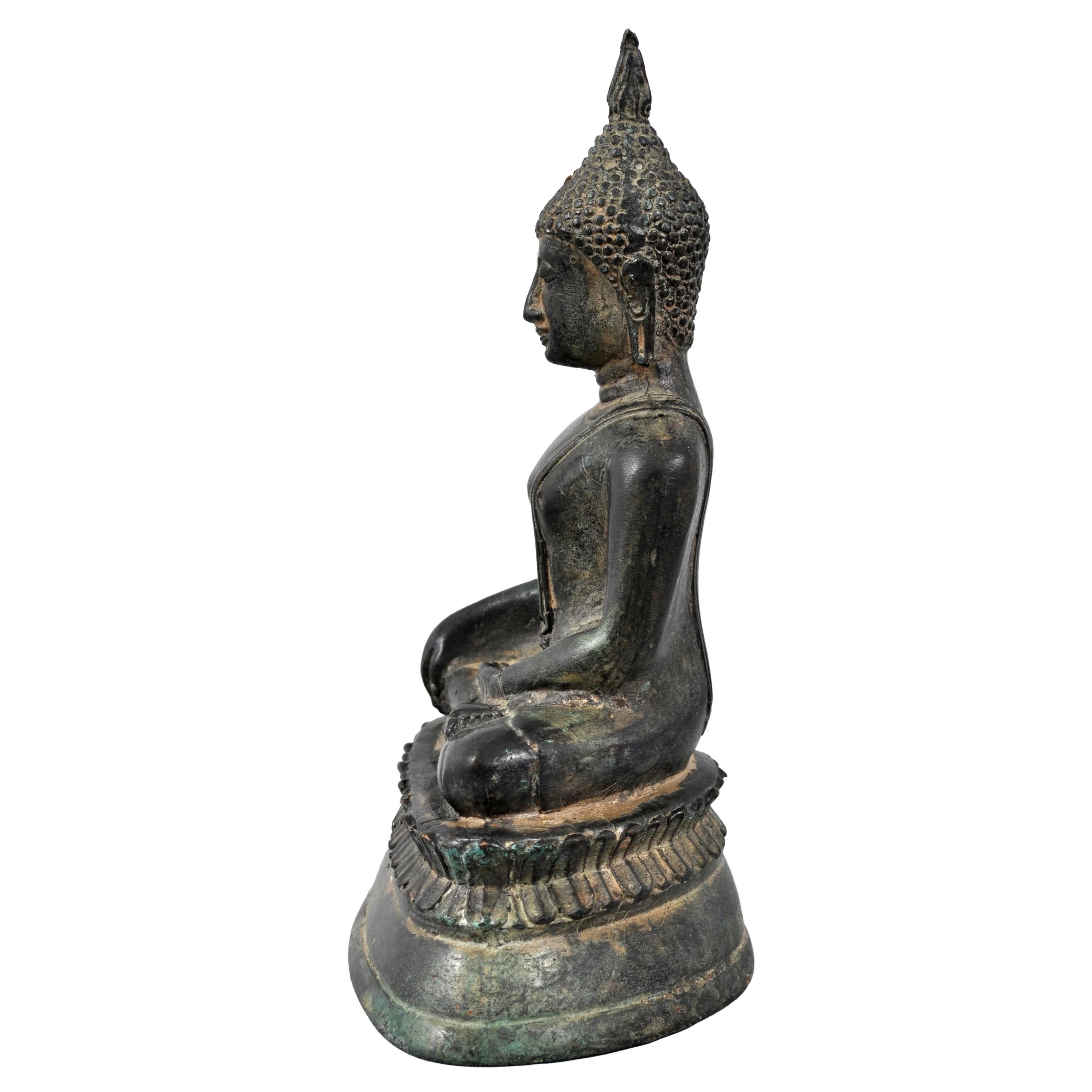 Tibétain Statue de Bouddha en bronze coulé ancienne du 19ème siècle d'Asie du Sud-Est Sculpture 1800 en vente