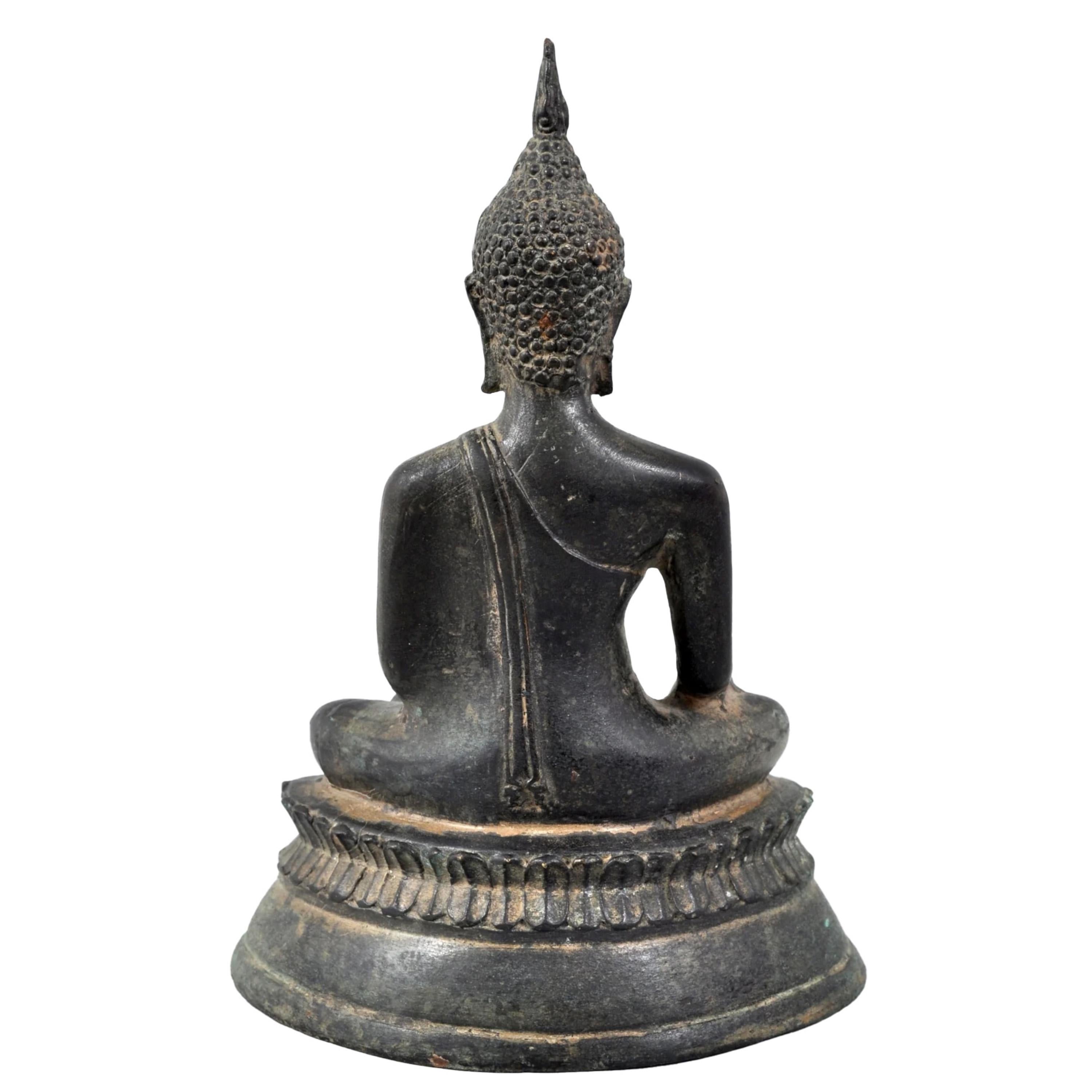 Effet bronze Statue de Bouddha en bronze coulé ancienne du 19ème siècle d'Asie du Sud-Est Sculpture 1800 en vente