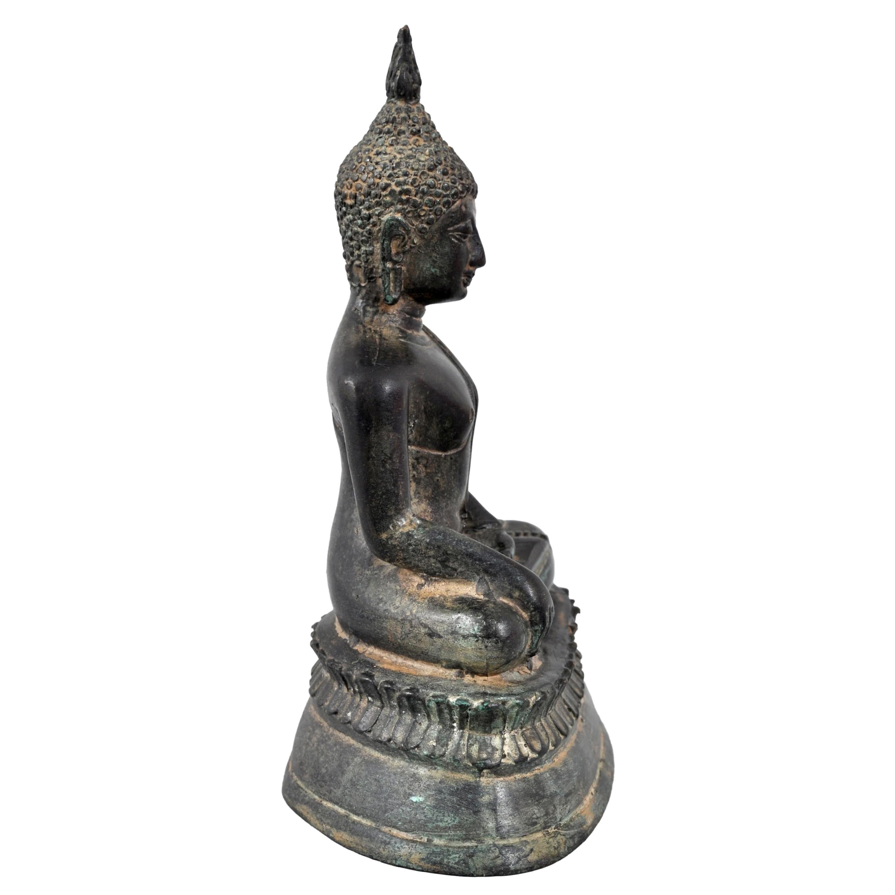 Statue de Bouddha en bronze coulé ancienne du 19ème siècle d'Asie du Sud-Est Sculpture 1800 Bon état - En vente à Portland, OR