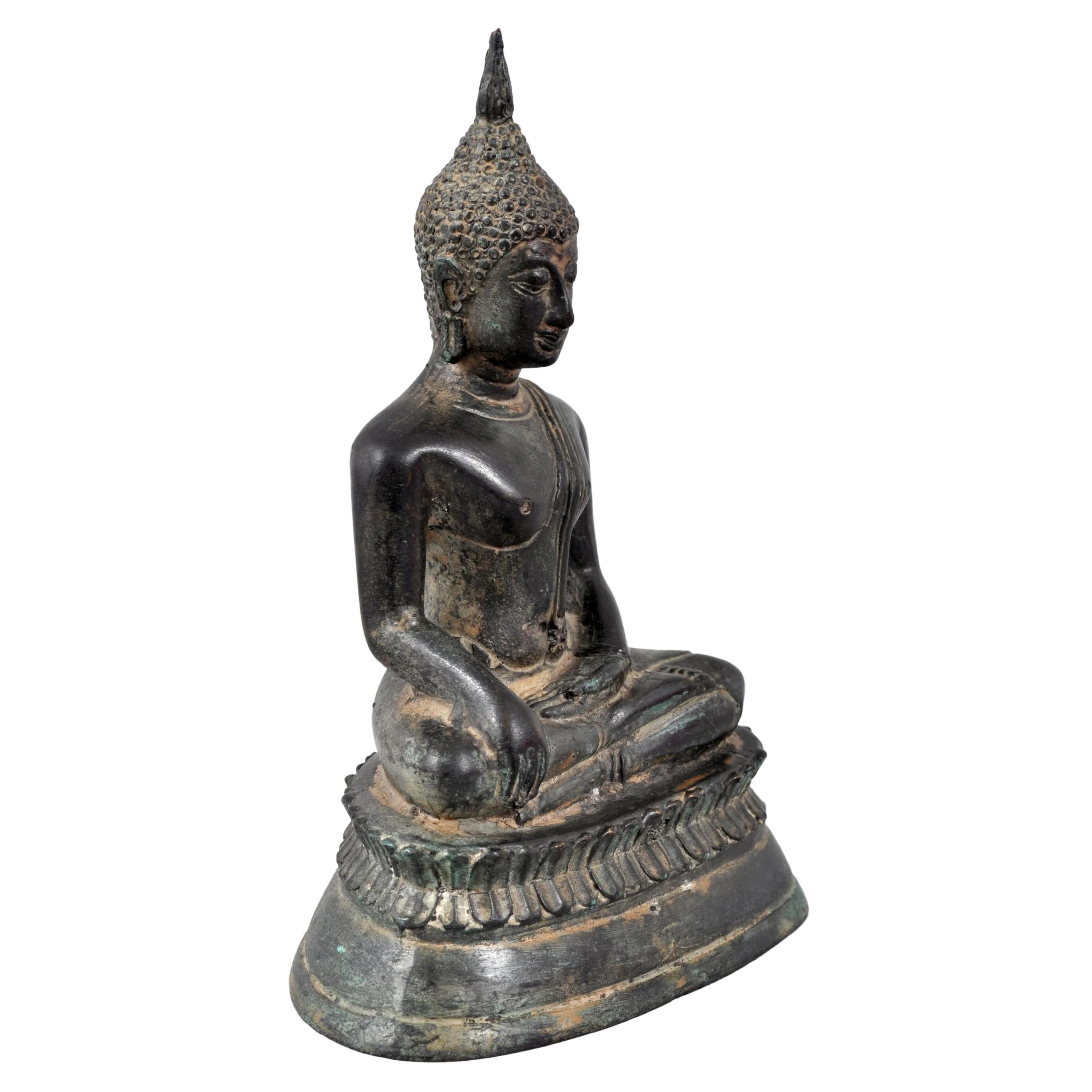 XIXe siècle Statue de Bouddha en bronze coulé ancienne du 19ème siècle d'Asie du Sud-Est Sculpture 1800 en vente