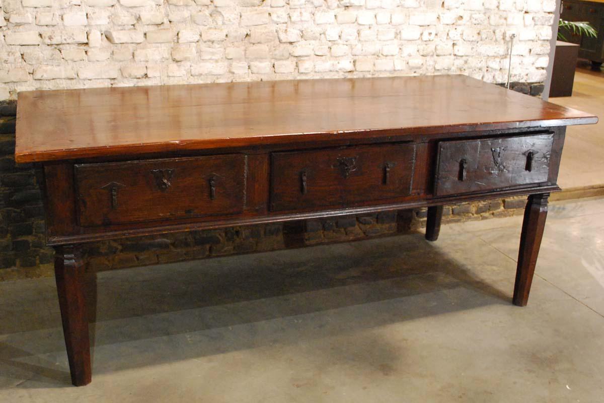 Antique 19th Century Spanish Chestnut Console or Serving Table In Good Condition In Casteren, NL