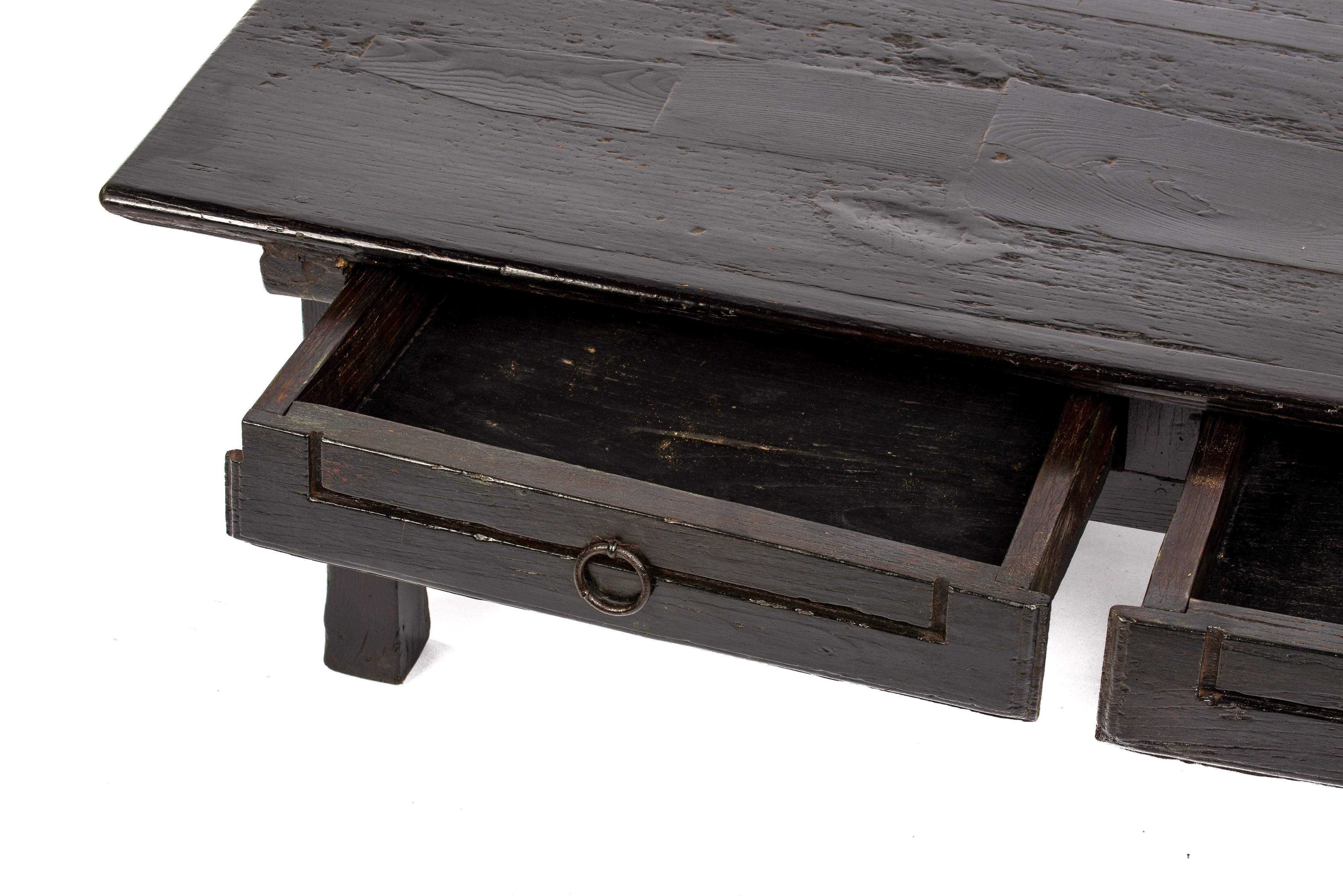 Antique 19th Century Spanish Rustic Black Solid Chestnut Wood Coffee Table For Sale 3