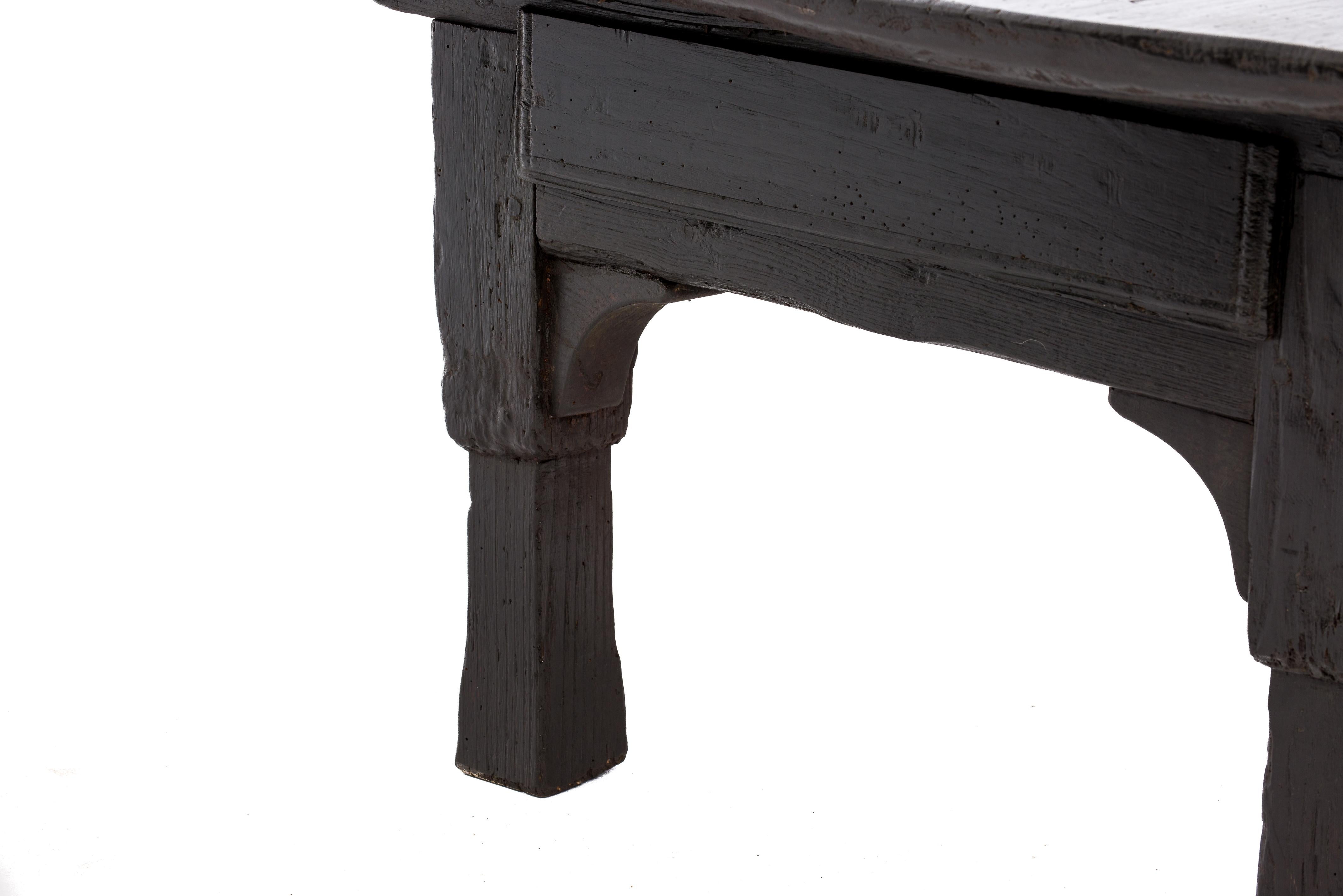 Antique 19th Century Spanish Rustic Black Solid Chestnut Wood Coffee Table For Sale 5
