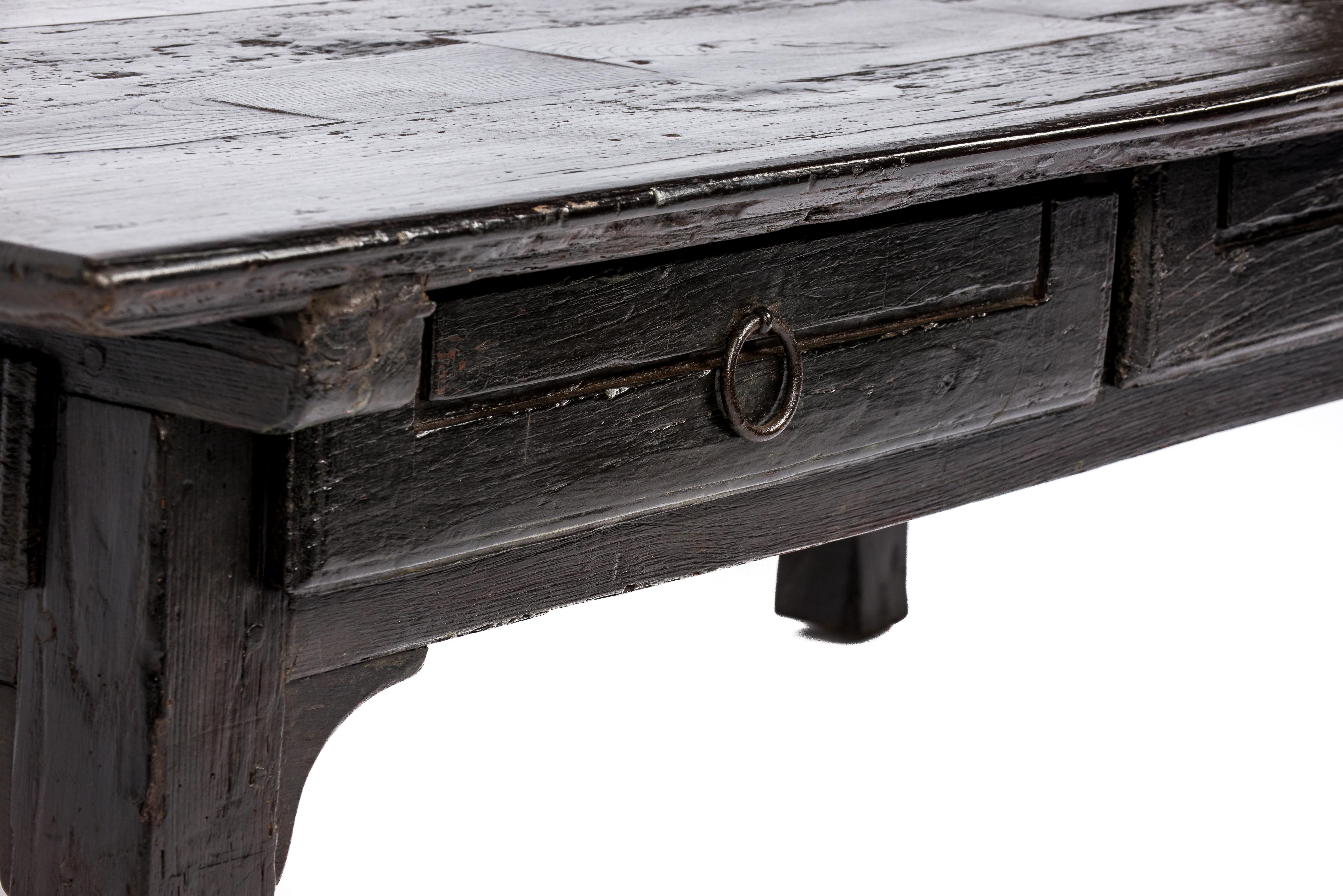 Antique 19th Century Spanish Rustic Black Solid Chestnut Wood Coffee Table For Sale 1