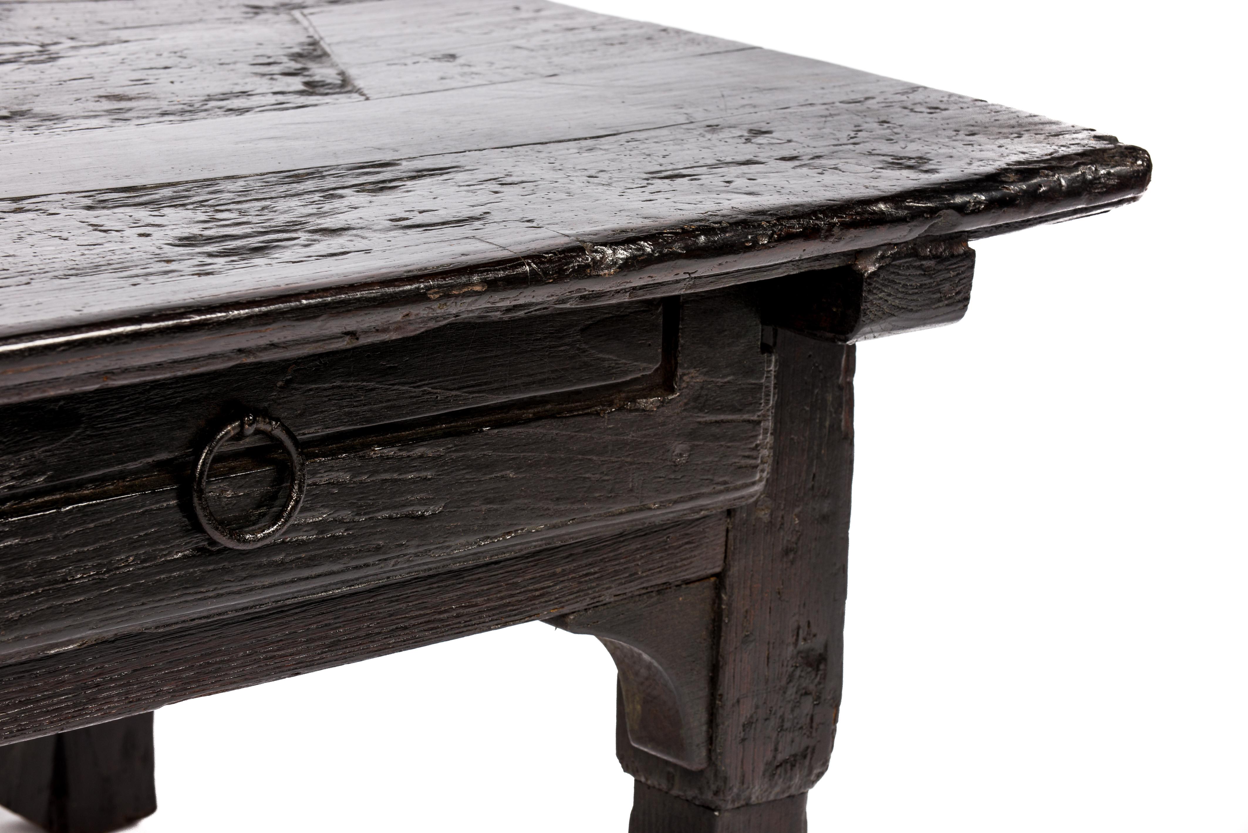 Antique 19th Century Spanish Rustic Black Solid Chestnut Wood Coffee Table For Sale 2