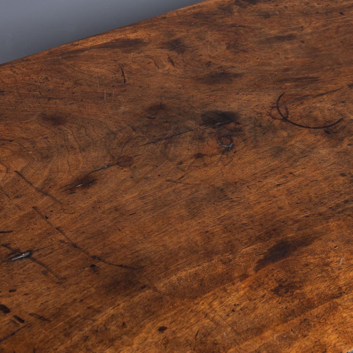 Table espagnole ancienne du 19ème siècle avec détails en fer torsadé, vers 1850 en vente 10