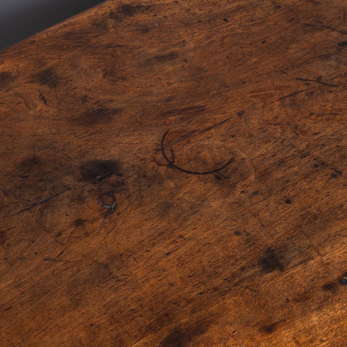 Table espagnole ancienne du 19ème siècle avec détails en fer torsadé, vers 1850 en vente 11