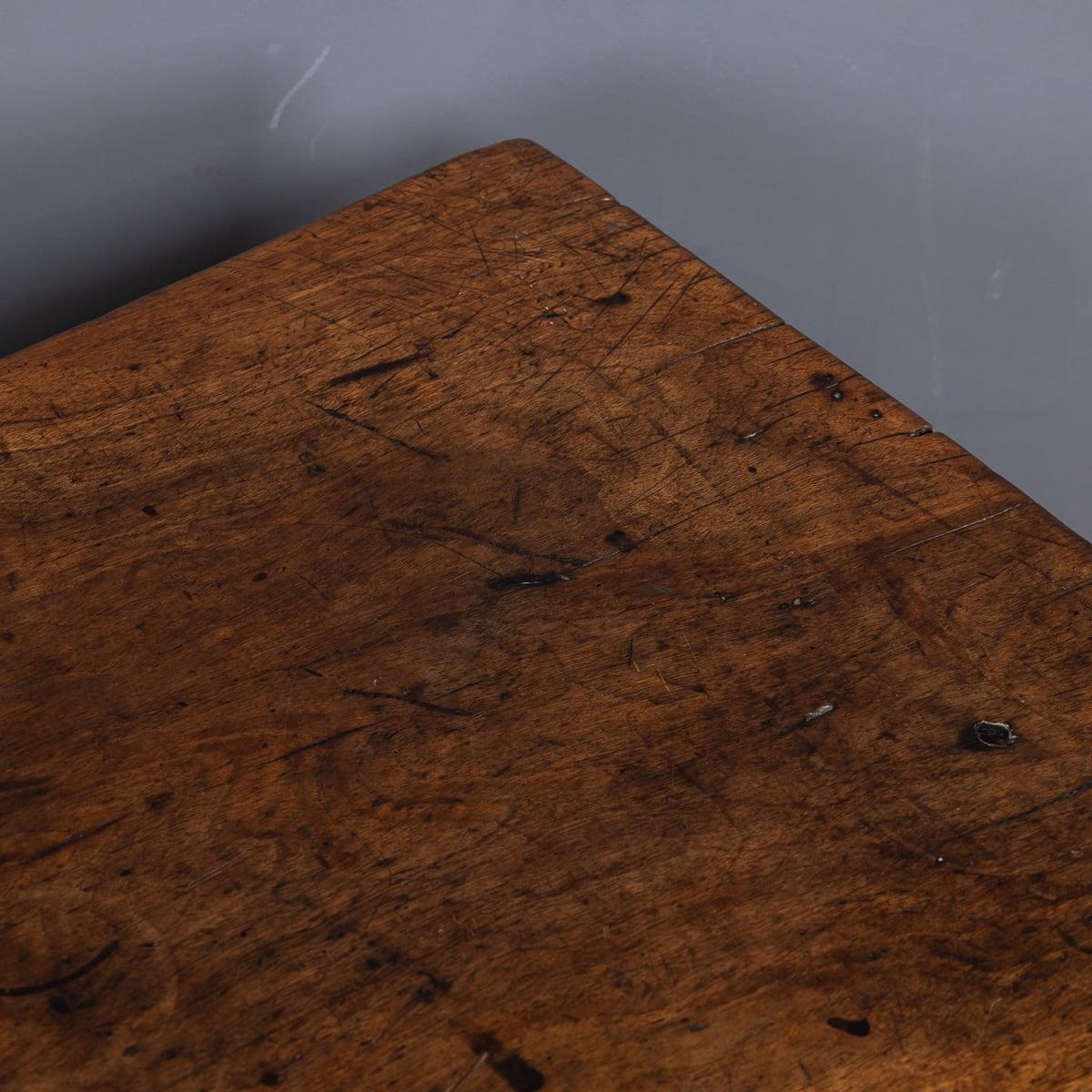 Table espagnole ancienne du 19ème siècle avec détails en fer torsadé, vers 1850 en vente 12