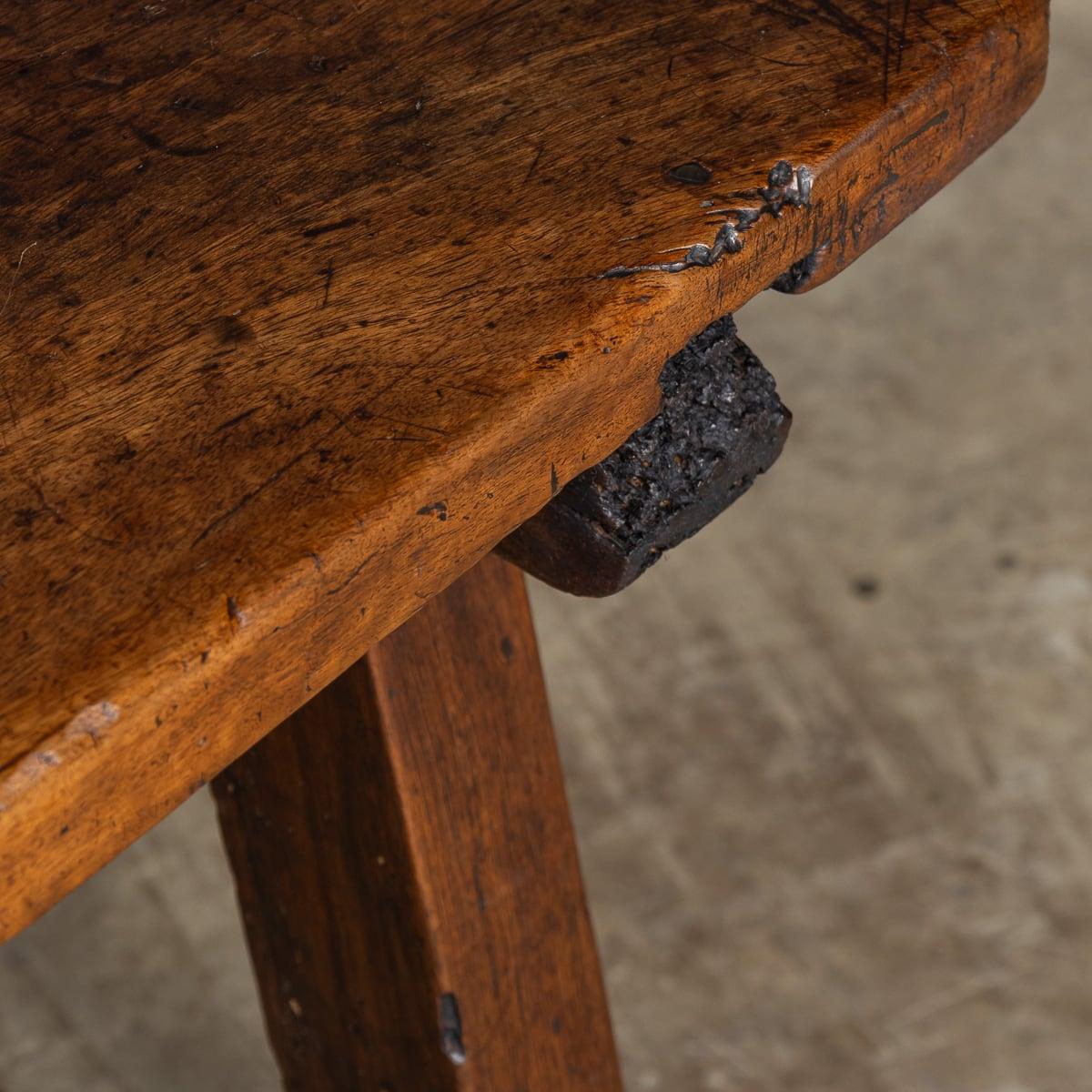 Table espagnole ancienne du 19ème siècle avec détails en fer torsadé, vers 1850 en vente 13
