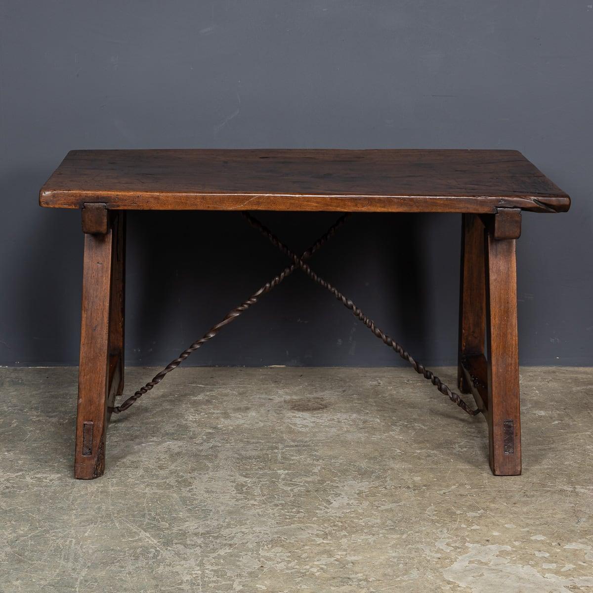 Table espagnole ancienne du 19ème siècle avec détails en fer torsadé, vers 1850 Bon état - En vente à Royal Tunbridge Wells, Kent