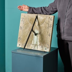 Antiguo reloj de sol cuadrado de mármol del siglo XIX