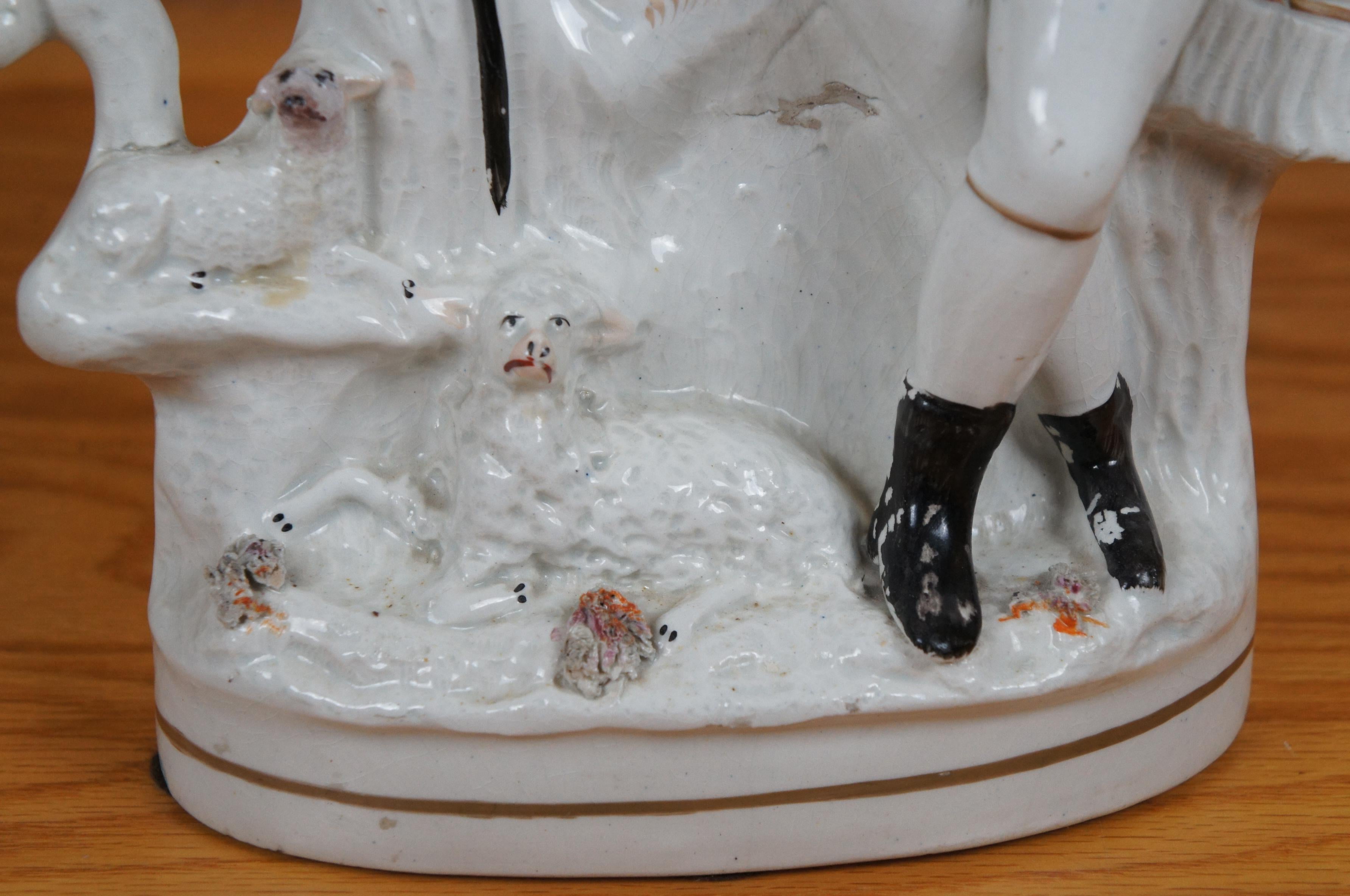 Antico vaso di porcellana dello Staffordshire del 19° secolo con pastore e agnelli, 13