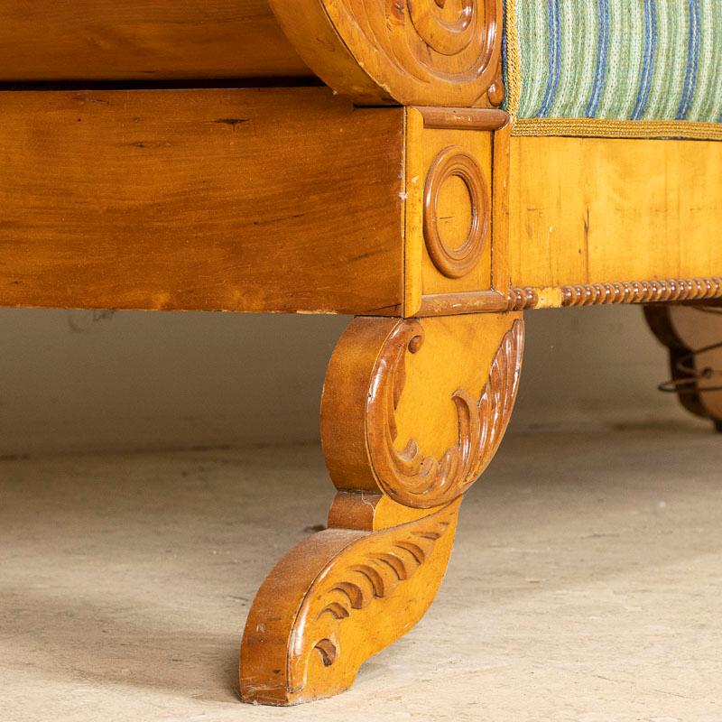 Antikes schwedisches Biedermeier-Sofa aus gelber Birke aus dem 19. Jahrhundert im Angebot 3