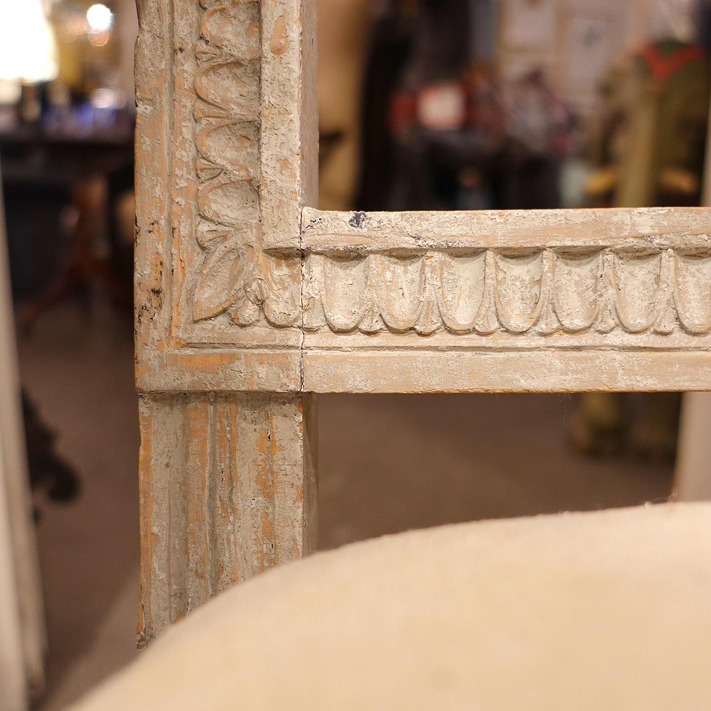 Sculpté à la main Ancienne chaise d'appoint suédoise gustavienne du 19e siècle en vente