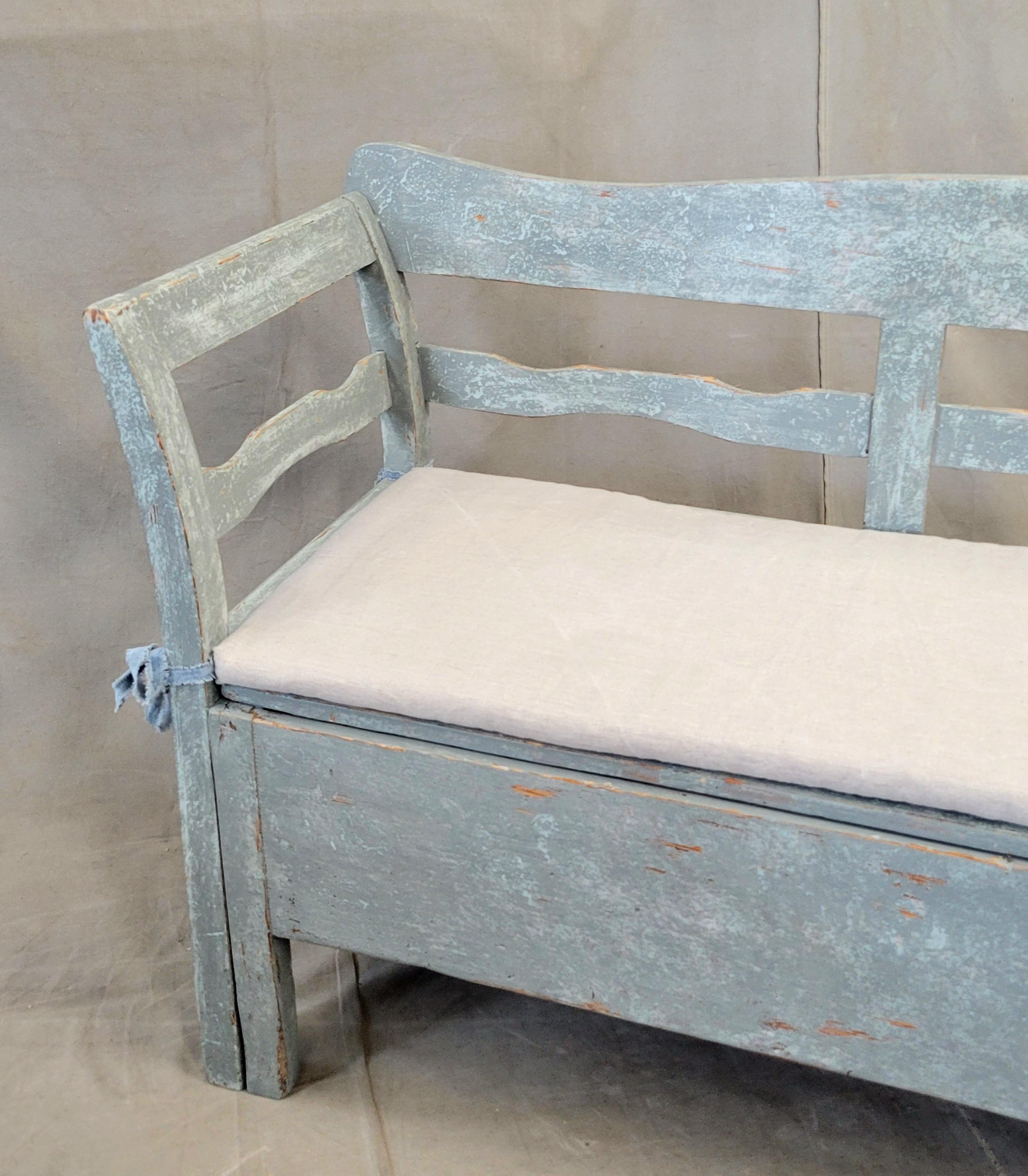 Antique 19th Century Swedish Storage Bench with Blue/Gray Paint and Linen Cushio For Sale 4