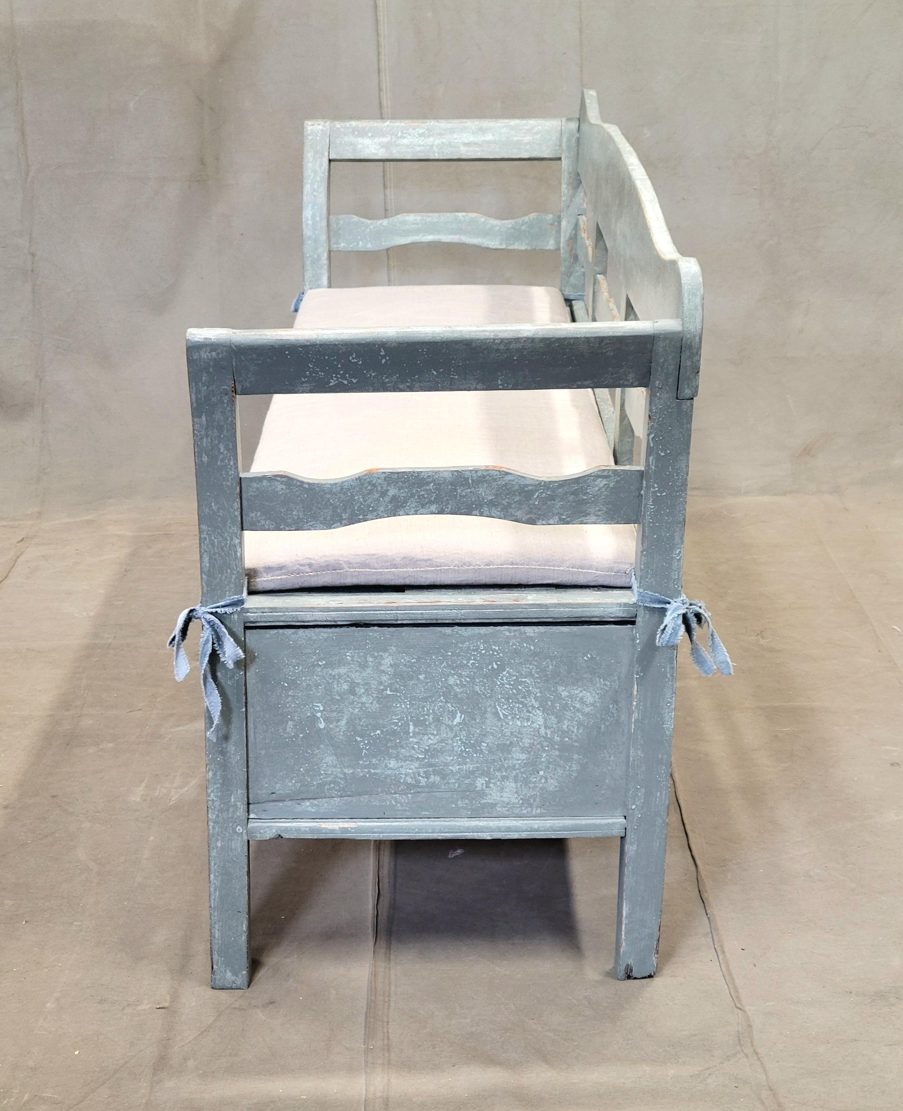 Antique 19th Century Swedish Storage Bench with Blue/Gray Paint and Linen Cushio For Sale 12