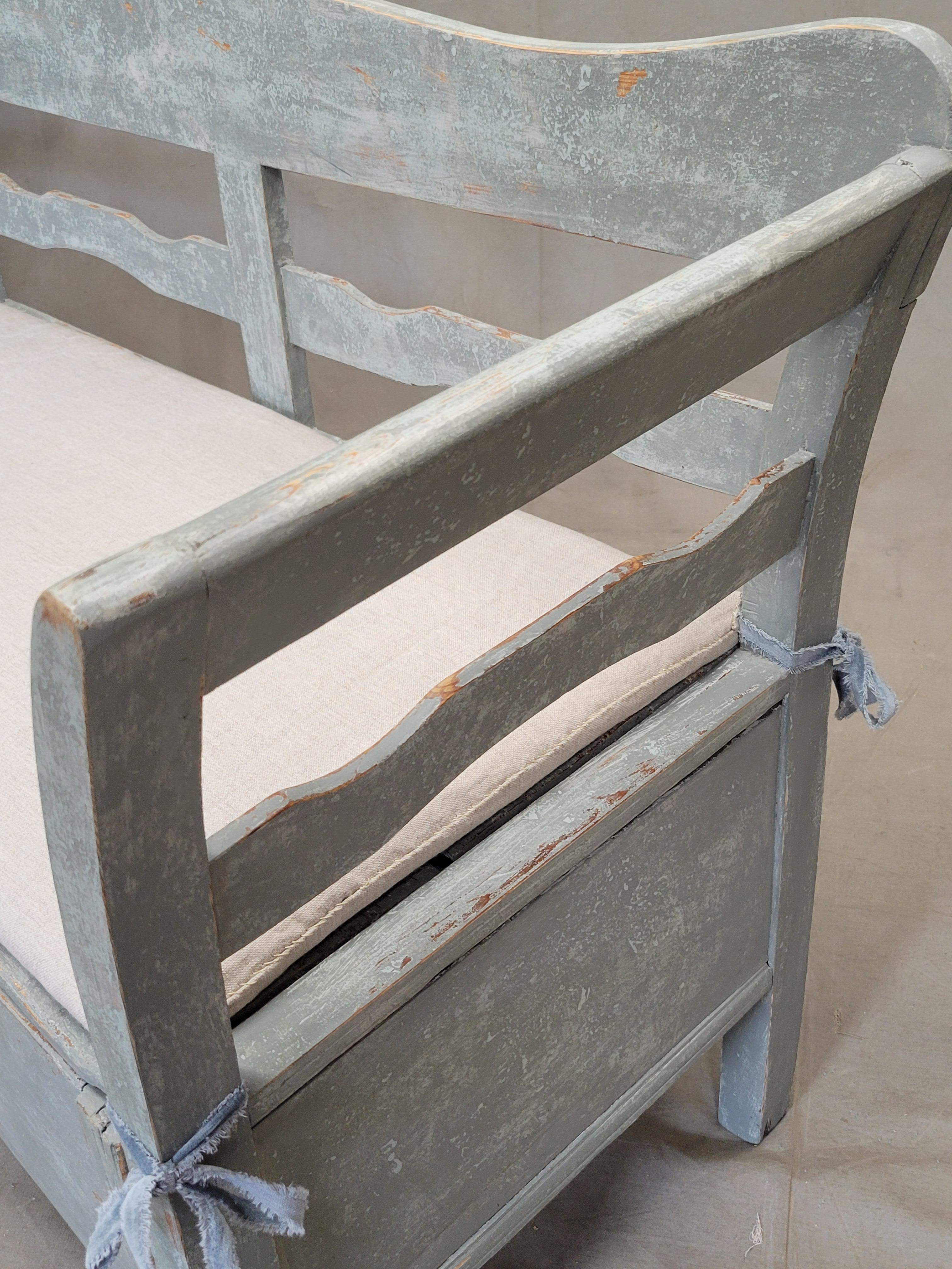Antique 19th Century Swedish Storage Bench with Blue/Gray Paint and Linen Cushio For Sale 3