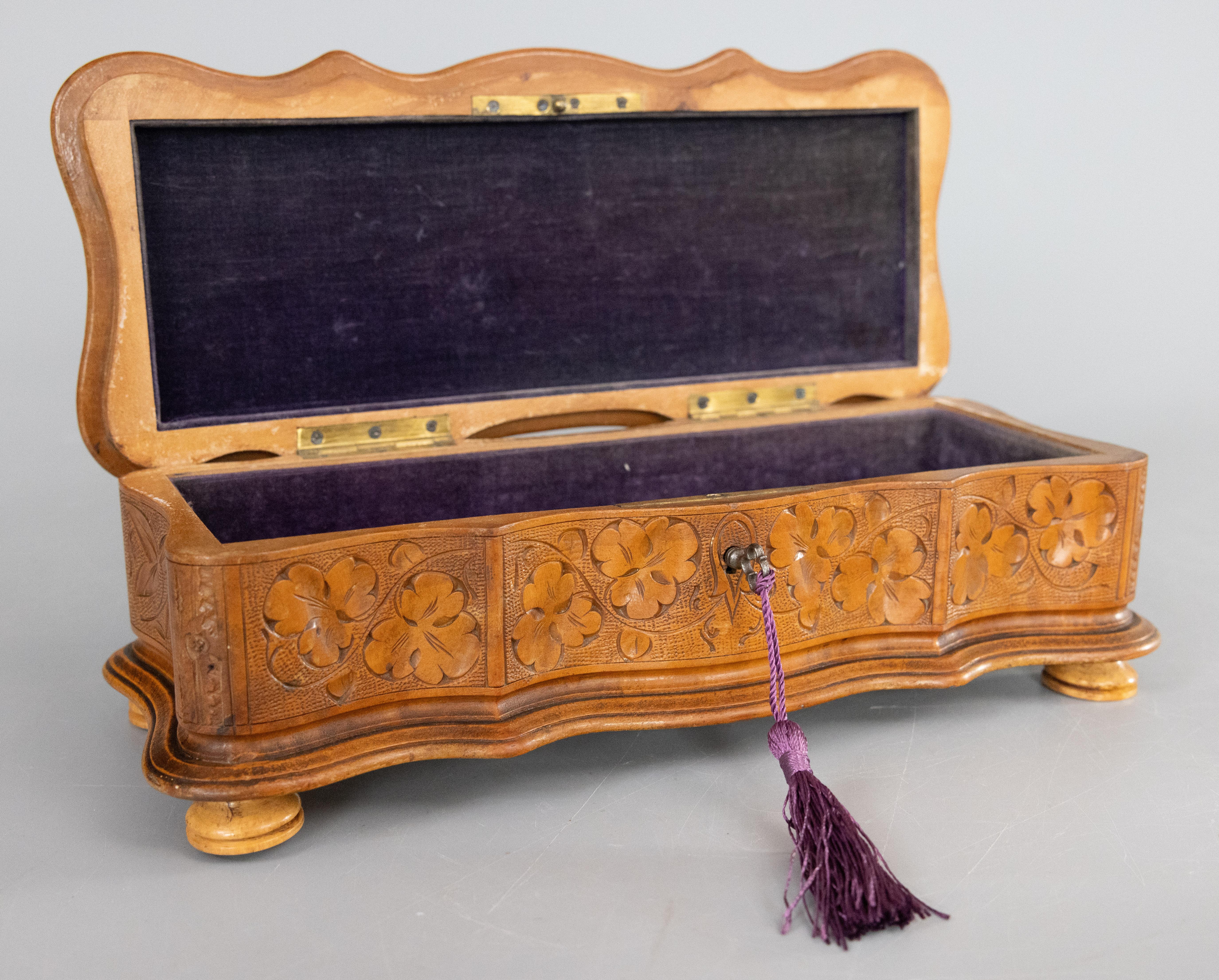 Antique 19th Century Swiss Black Forest Carved Box, Lock & Key In Good Condition For Sale In Pearland, TX