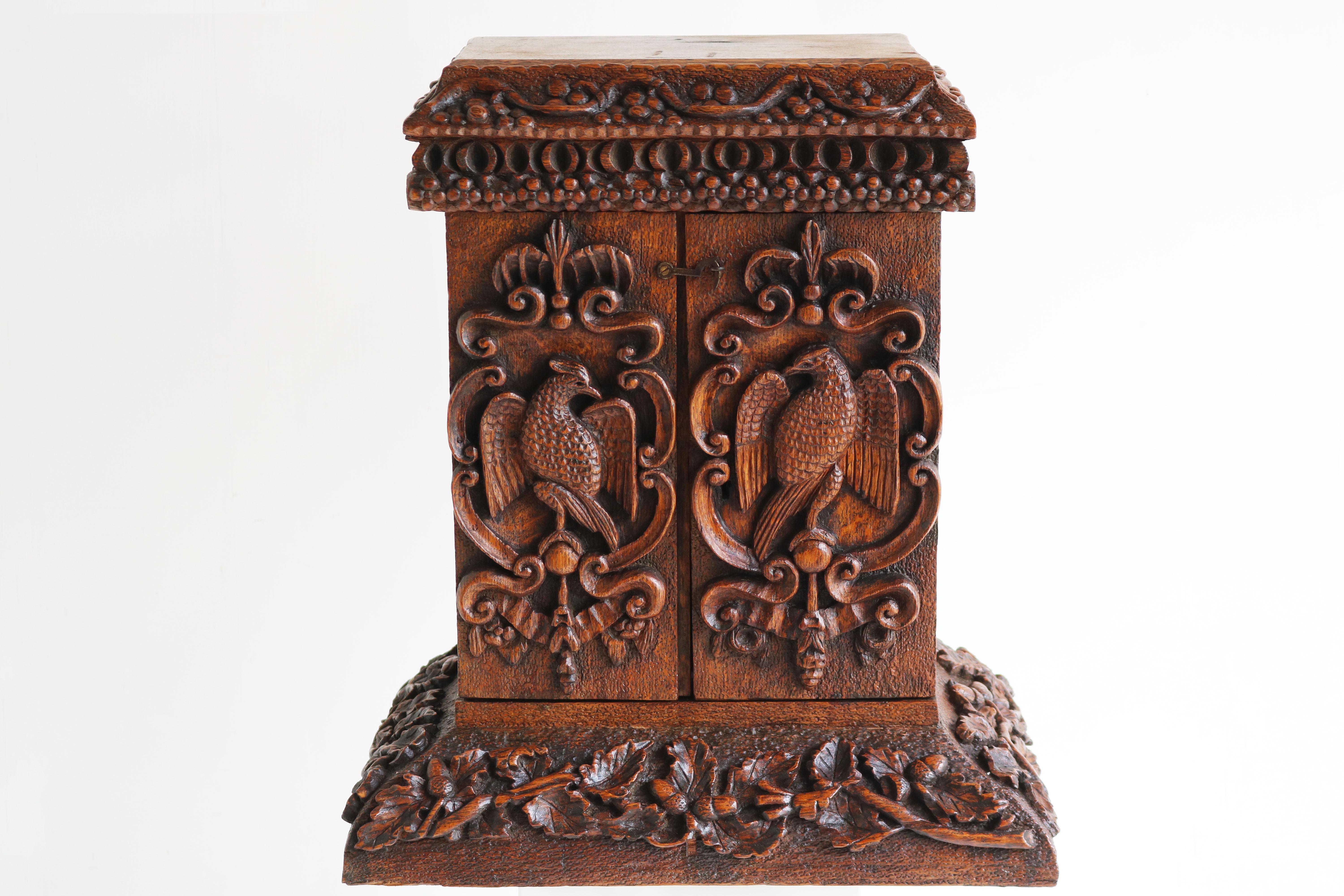 Antique 19th Century Swiss Black Forest Hanging Cabinet / Small Cabinet Oak Bird In Good Condition For Sale In Ijzendijke, NL