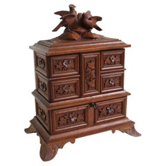Antiguo Joyero Black Forest Suizo Siglo XIX Madera de Fruta Banda de Pájaros Tallada