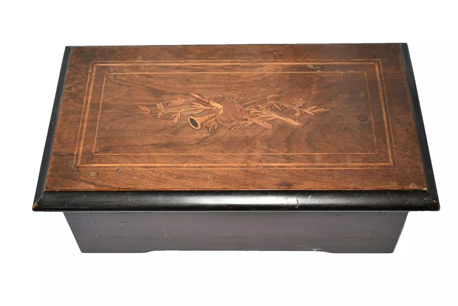 Legno Antico carillon svizzero del XIX secolo a manovella con cilindro in legno intarsiato in vendita