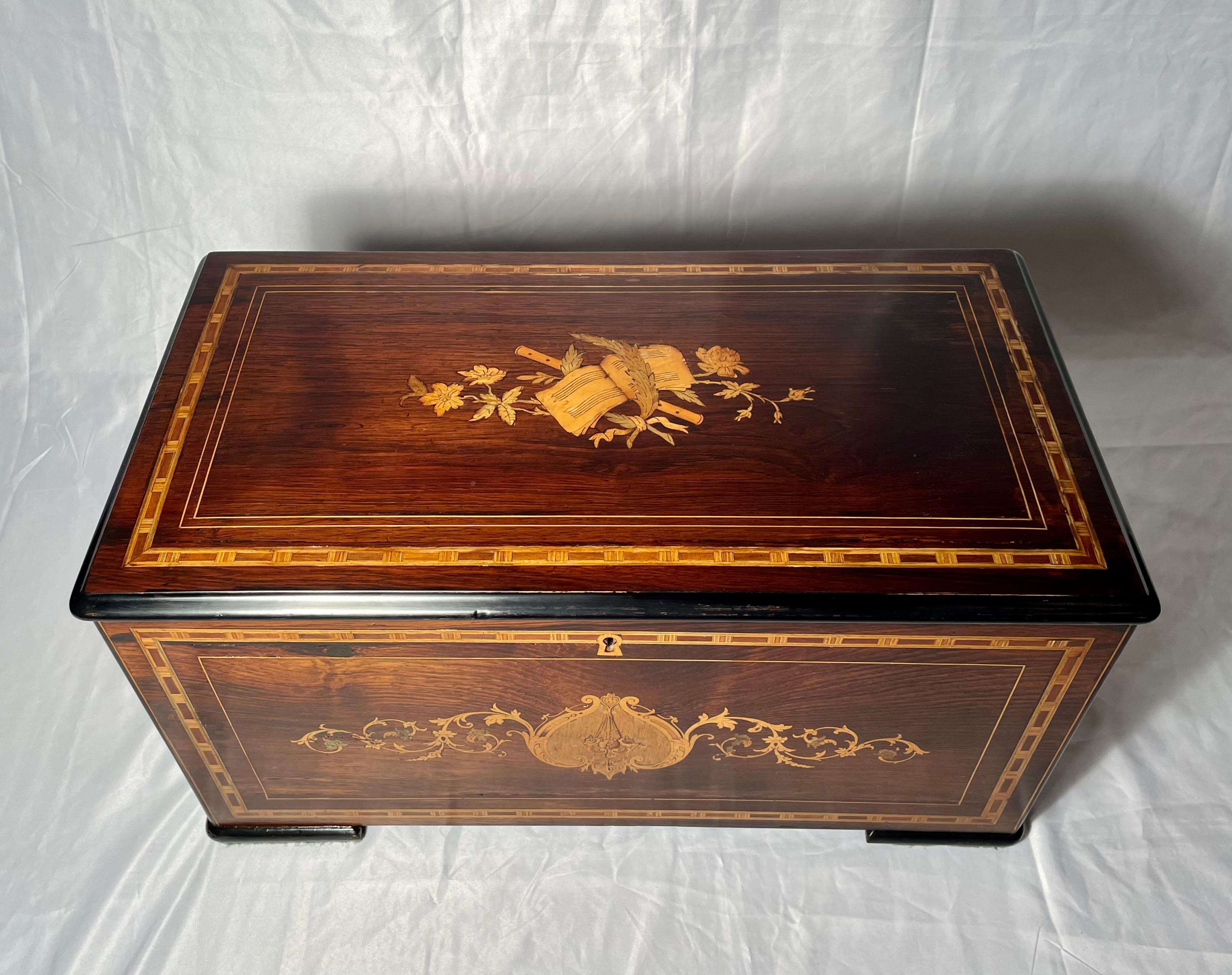 Antique 19th Century Swiss Rosewood Music Box In Good Condition For Sale In New Orleans, LA