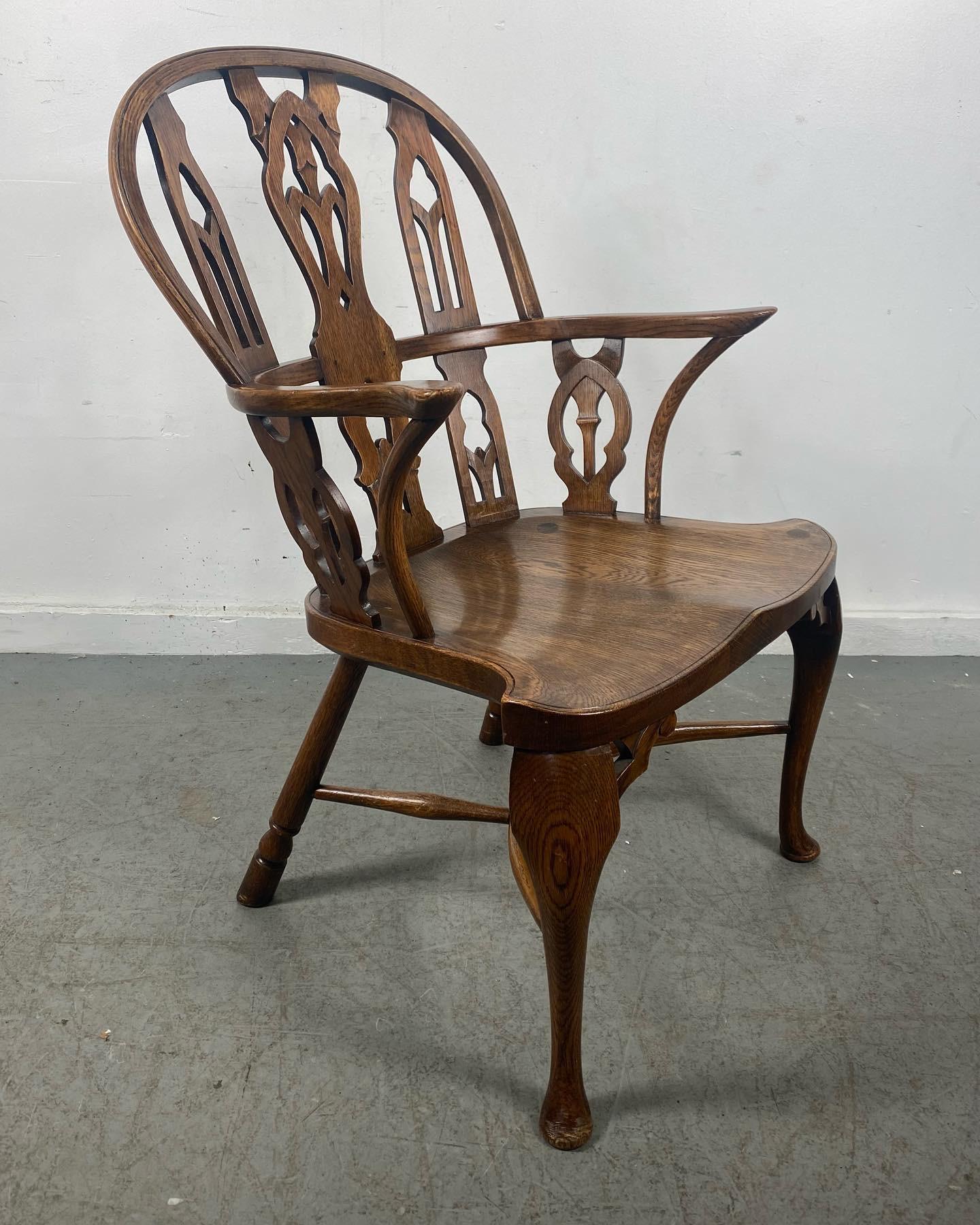 Hepplewhite Antique 19th Century Thames Valley English Gothic Windsor Chair For Sale