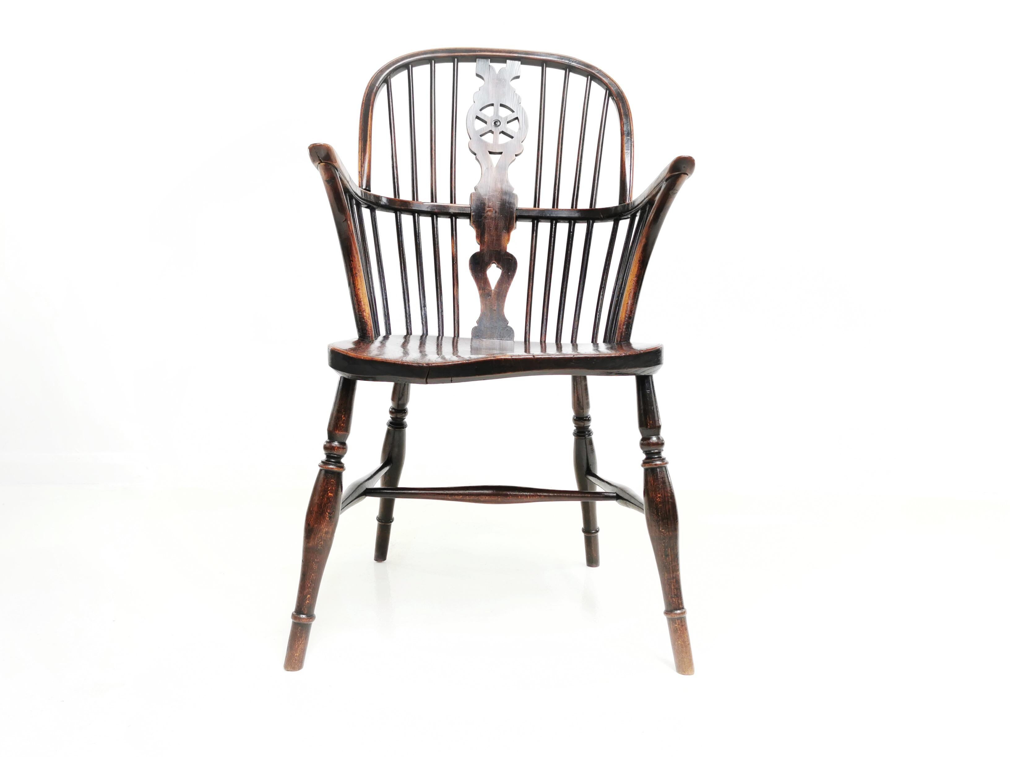Antique 19th Century Thames Valley Wheel Back Windsor Armchair 1