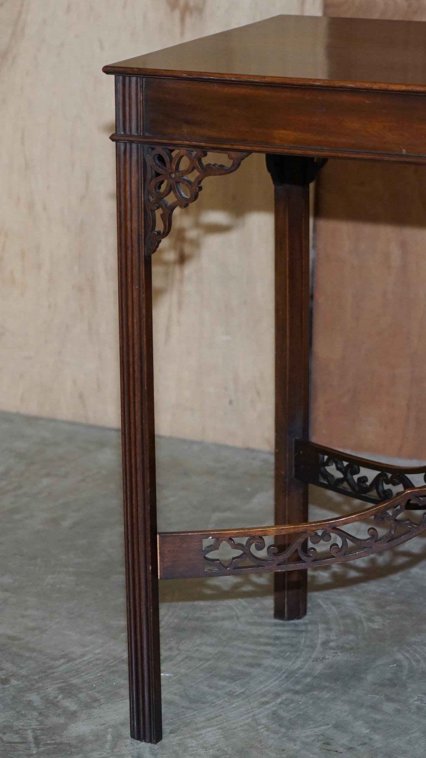 Antiker antiker Teetisch aus Hartholz und Silber von Thomas Chippendale aus dem 19. Jahrhundert mit gestempeltem Sockel im Angebot 2