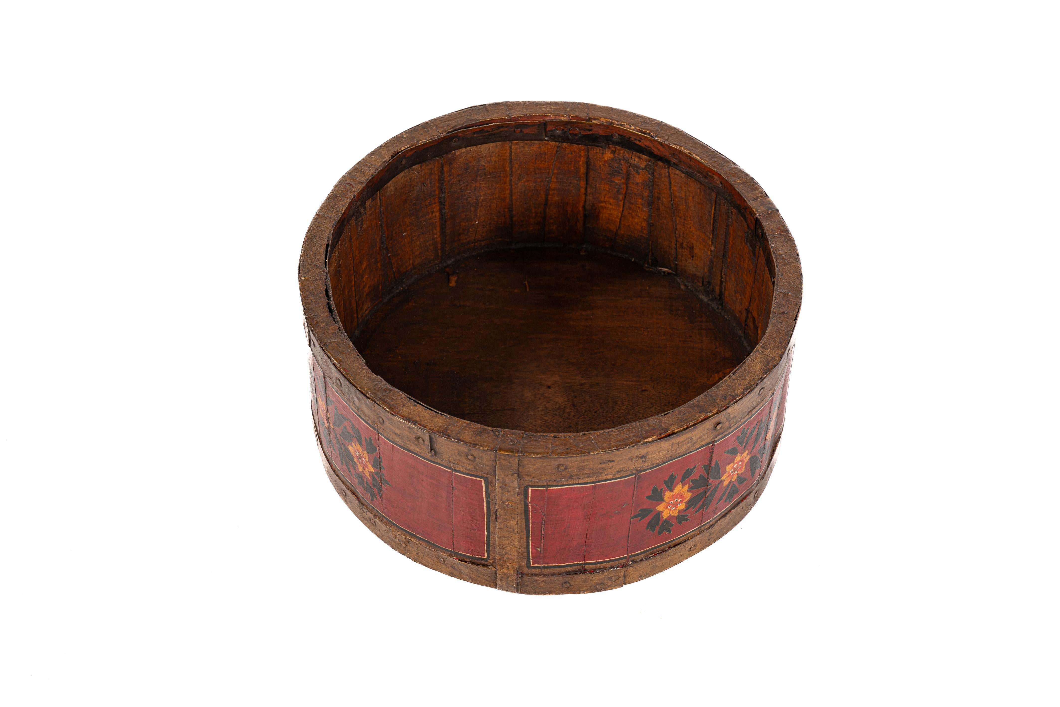 Forged Antique 19th century traditional Dutch hand painted grain measure container bowl For Sale