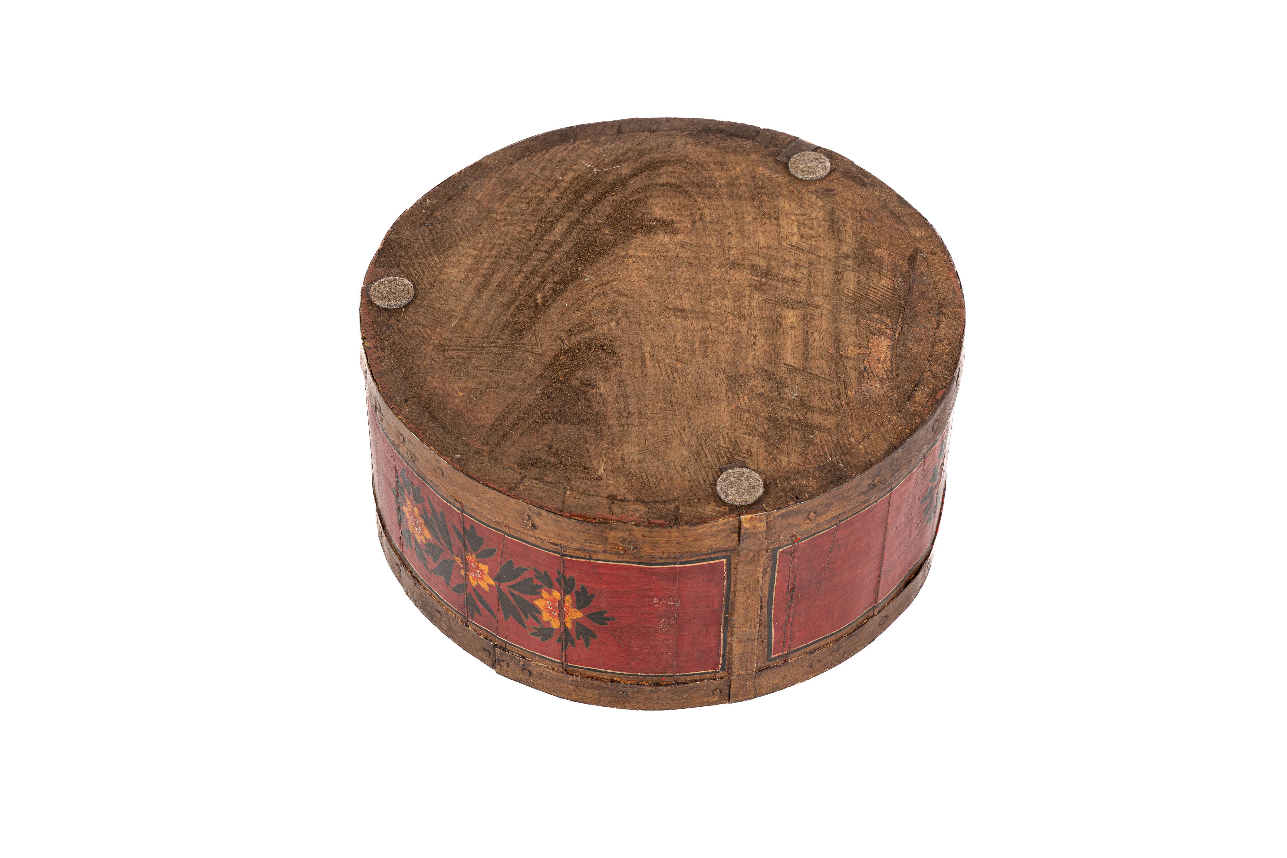 Antique 19th century traditional Dutch hand painted grain measure container bowl In Good Condition For Sale In Casteren, NL