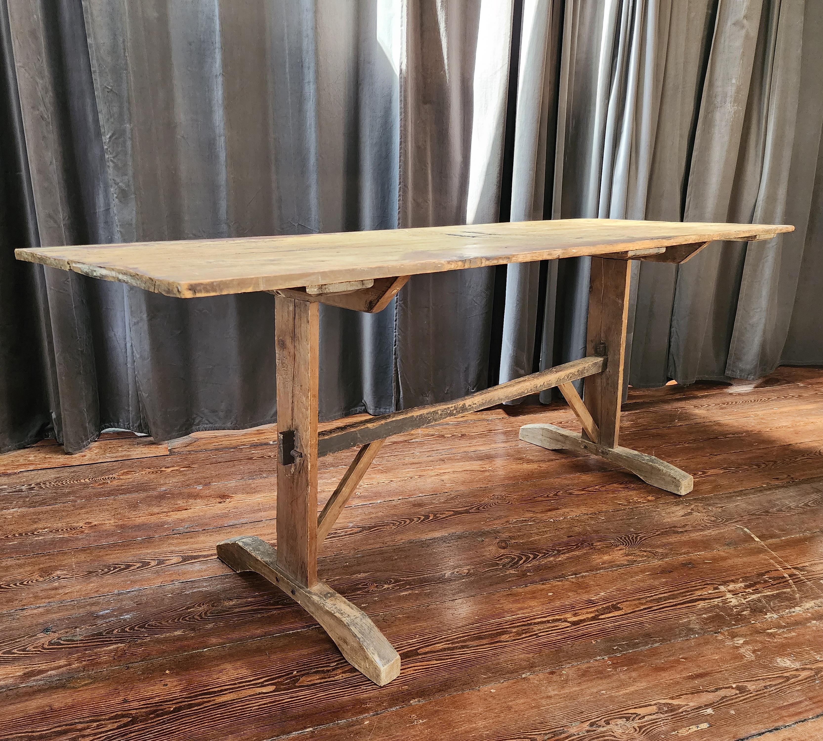 Ancienne table à tréteaux en pin du 18e siècle  en vente 6