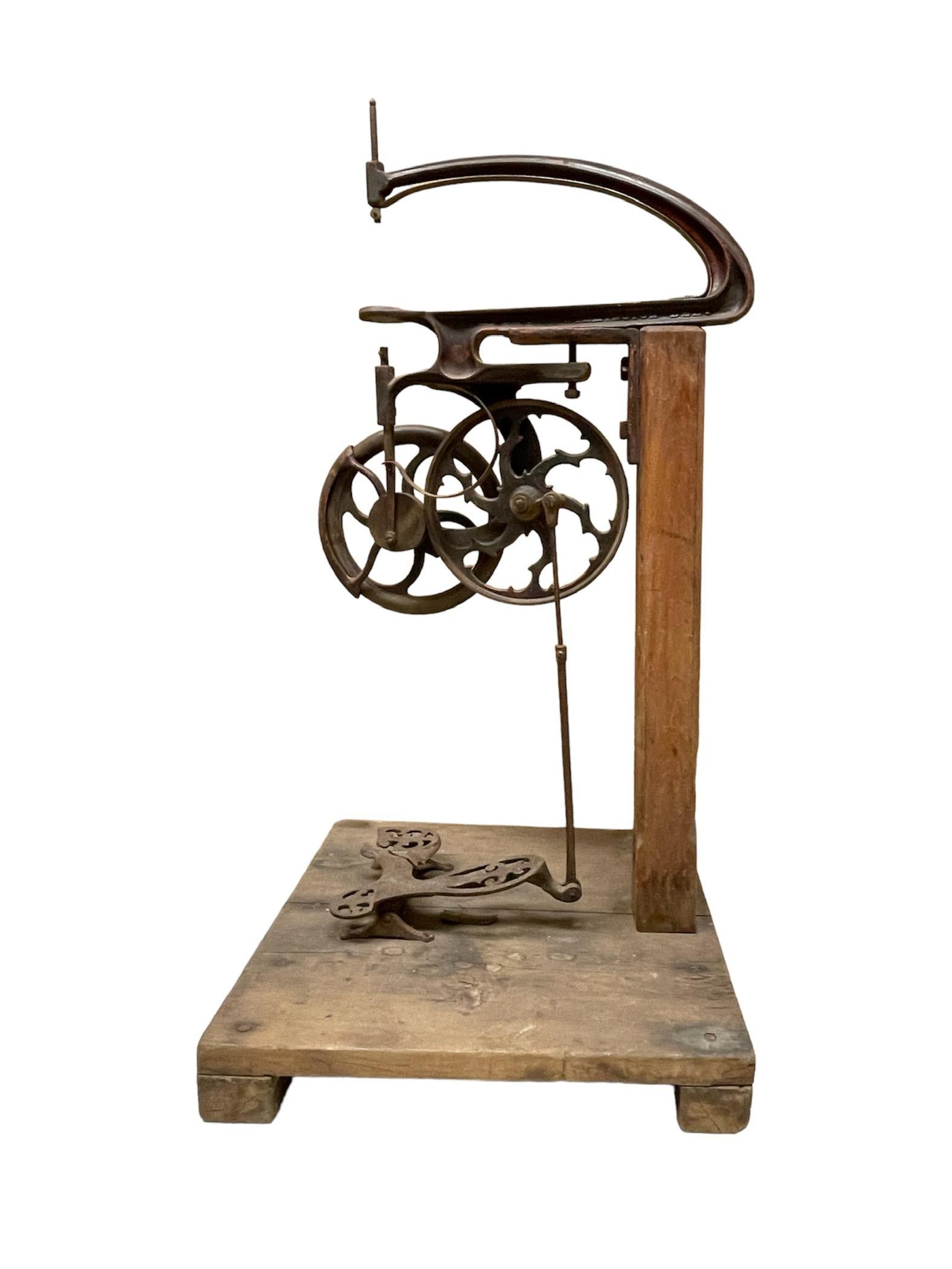 Antike Trumper Co. Nähmaschine aus dem 19. Jahrhundert  (amerikanisch) im Angebot