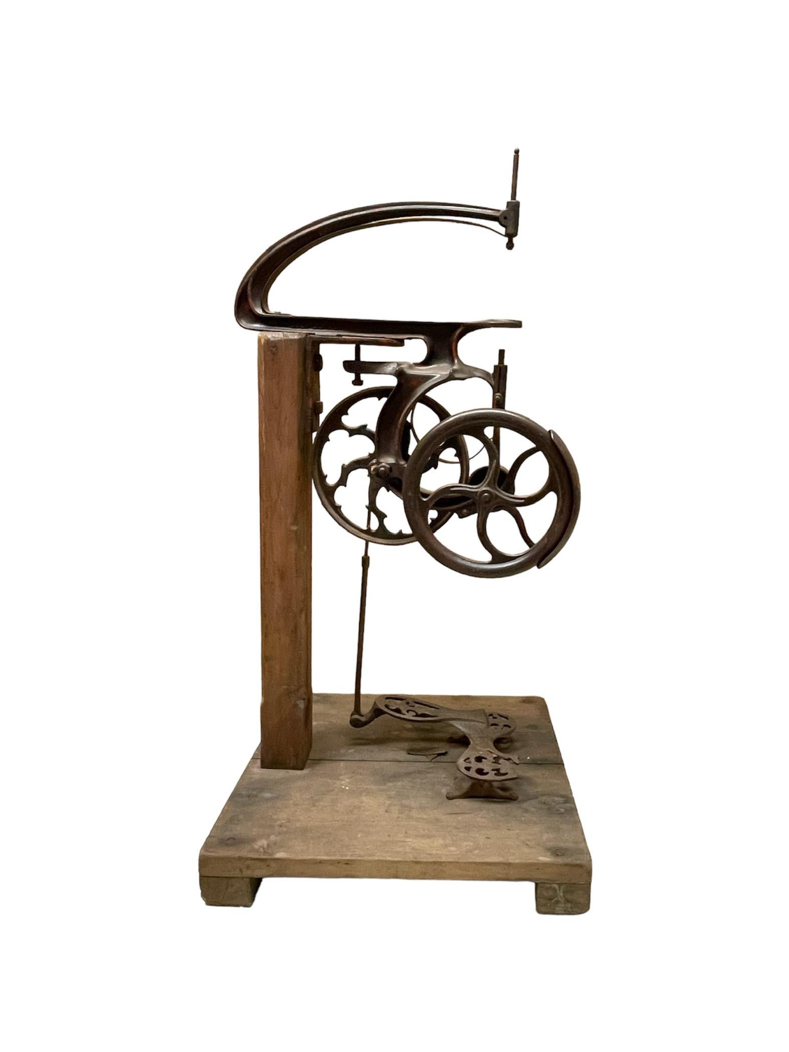 Antike Trumper Co. Nähmaschine aus dem 19. Jahrhundert  im Zustand „Gut“ im Angebot in Guaynabo, PR