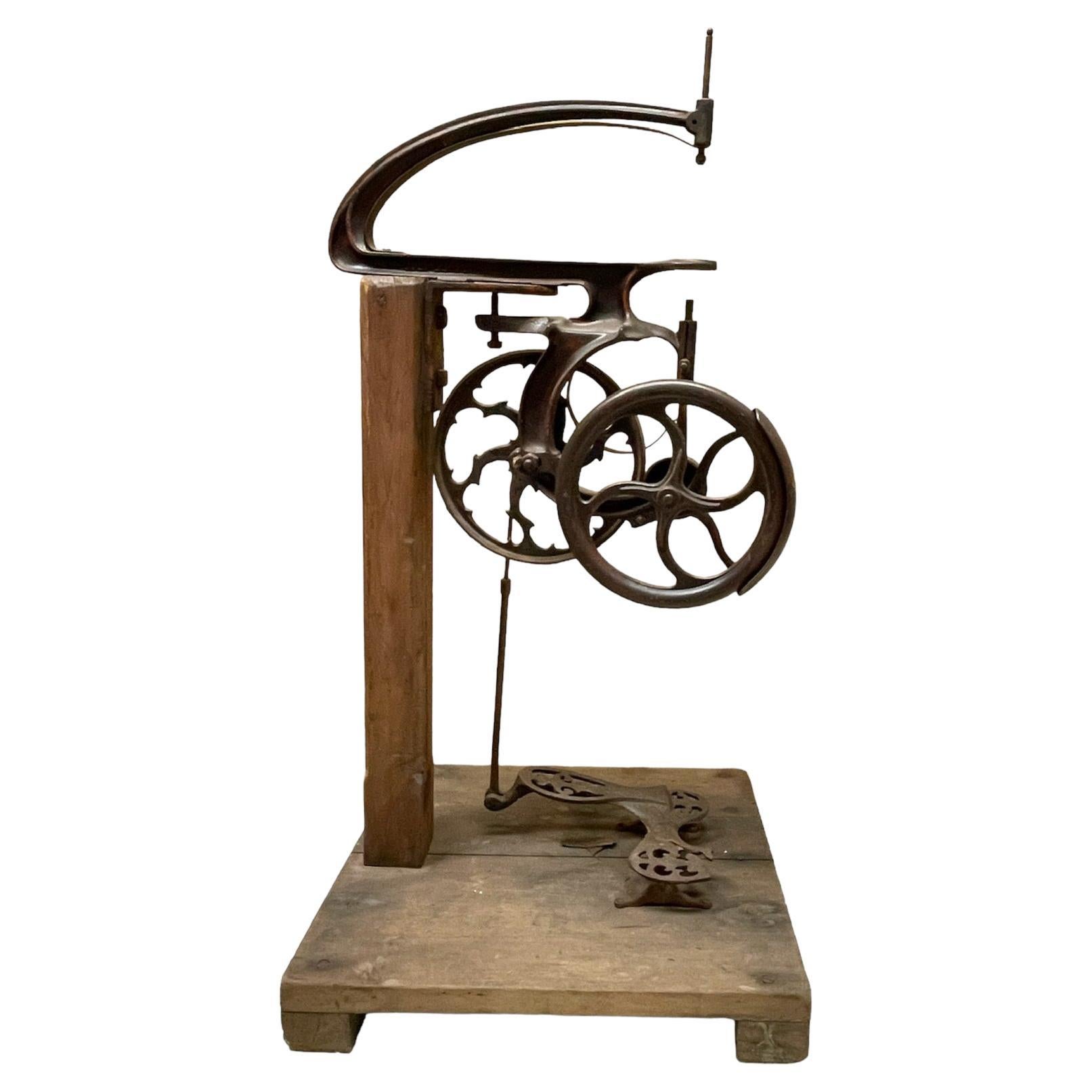 Antique 19th Century Trumper Co.Sewing Machine 