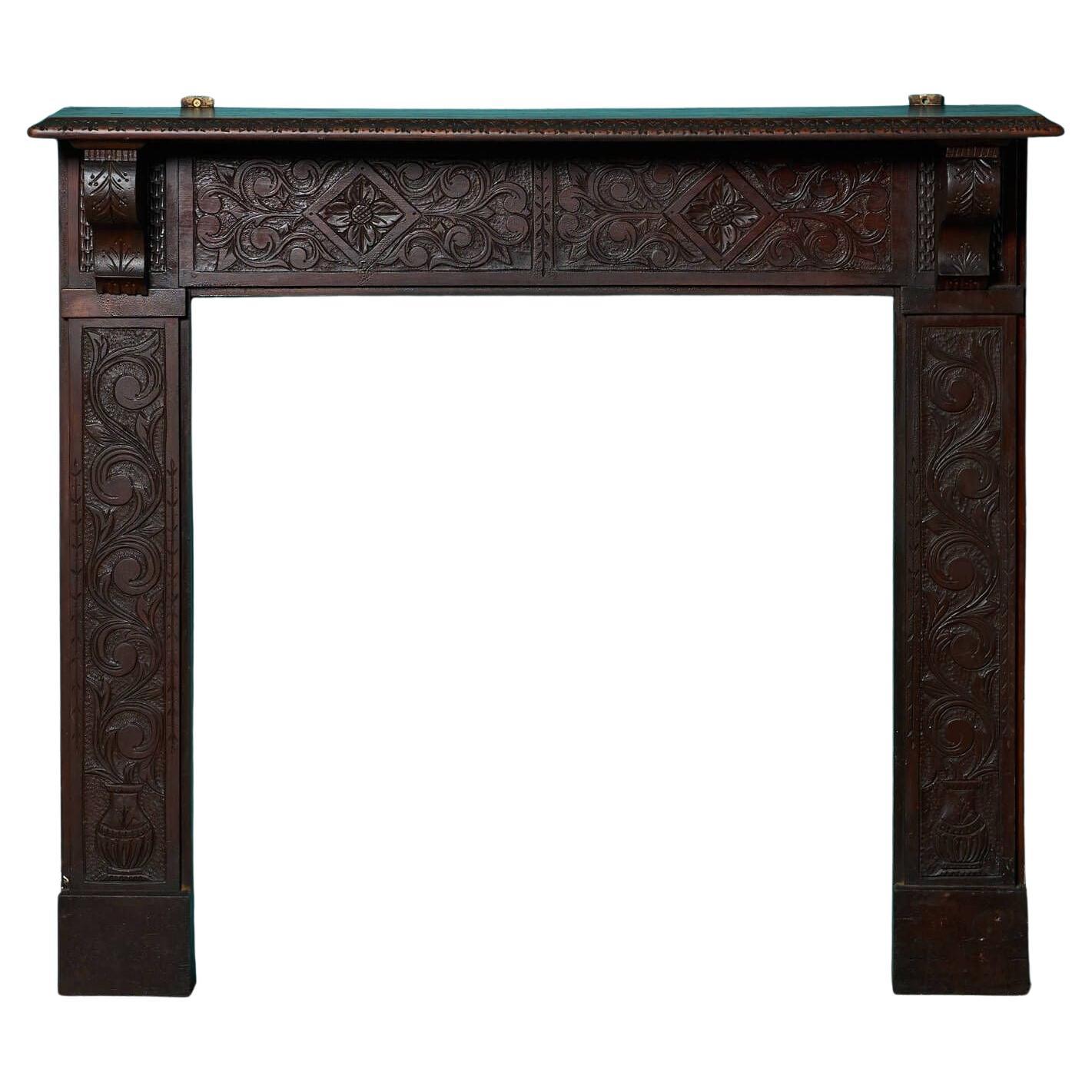 Cheminée ancienne en chêne sculpté de style Tudor du 19ème siècle