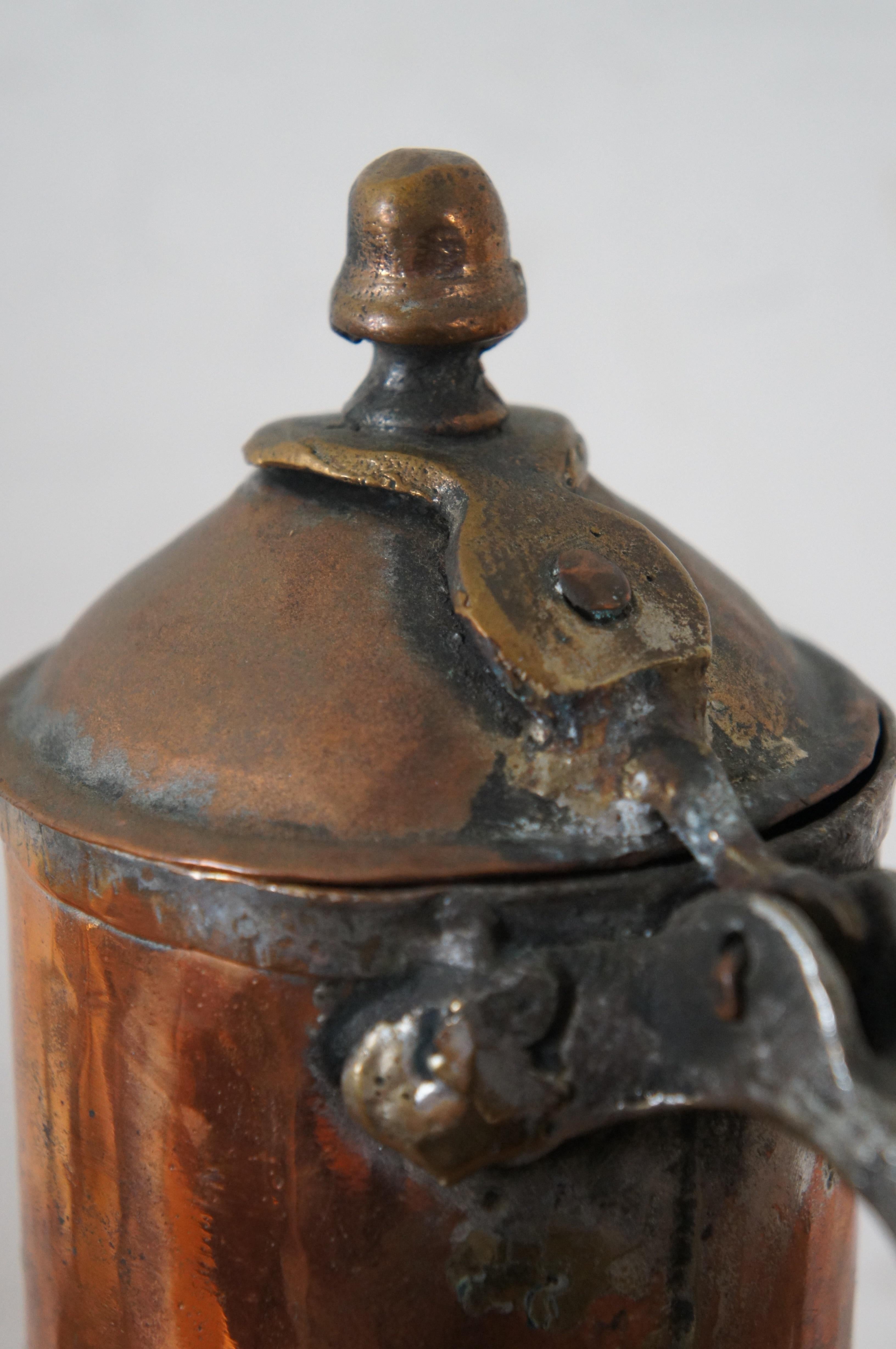 Antike 19. Jahrhundert Türkisch Schwalbenschwanz Kupfer Deckelkrug Krug Ewer im Angebot 5