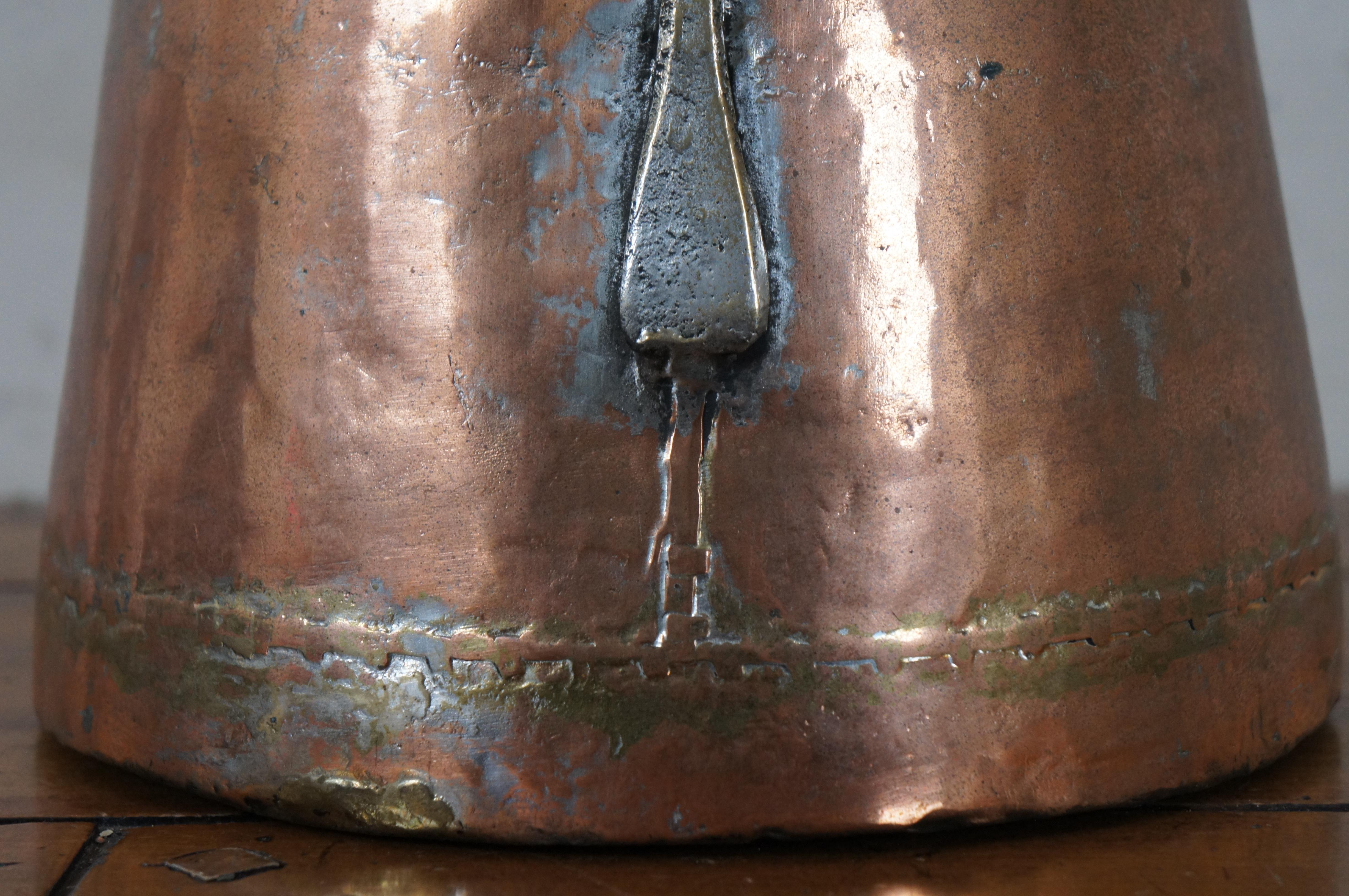 Antike 19. Jahrhundert Türkisch Schwalbenschwanz Kupfer Deckelkrug Krug Ewer im Zustand „Gut“ im Angebot in Dayton, OH