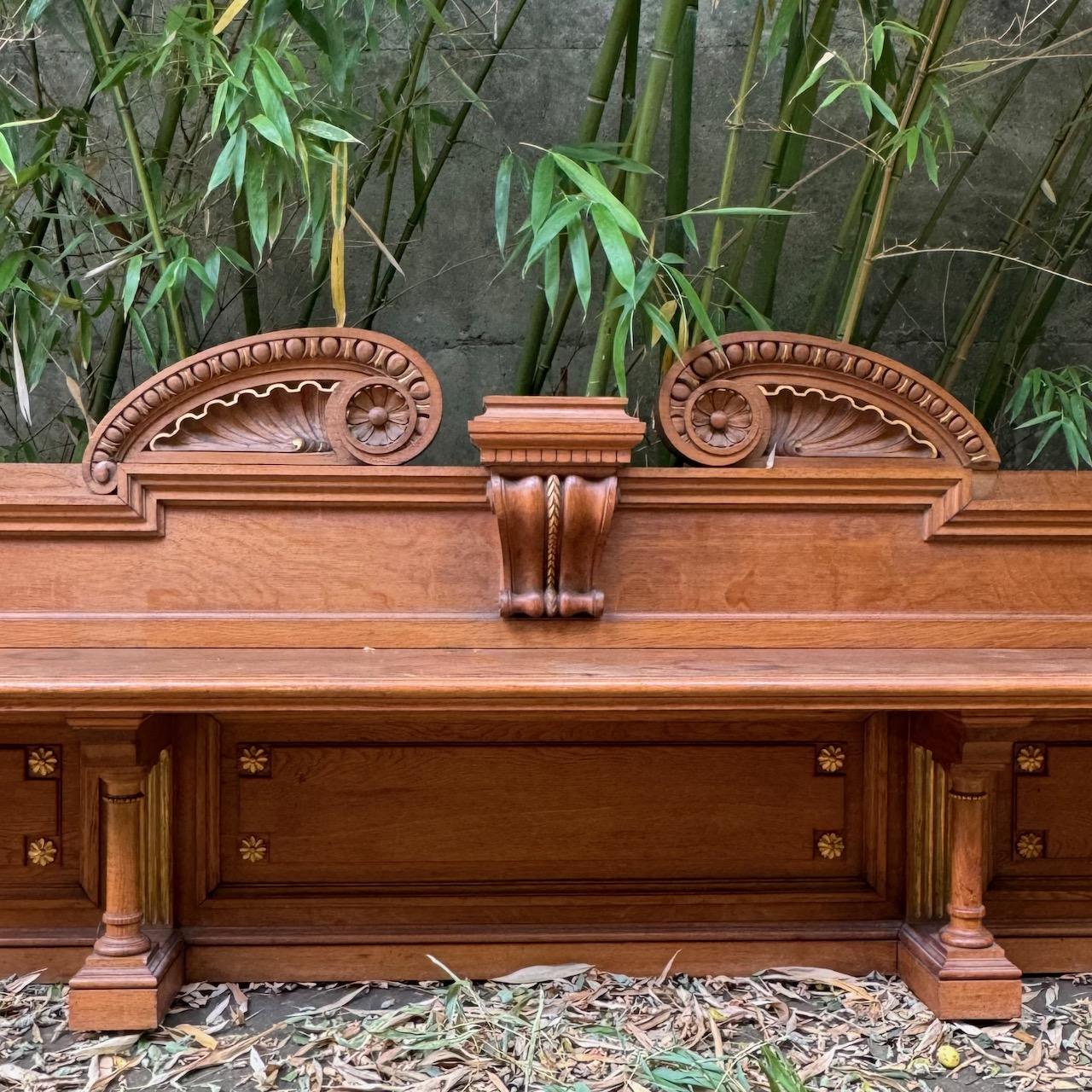 Ancien buffet en Oak toscan du 19ème siècle, sculpté à la main et détails dorés en vente 3