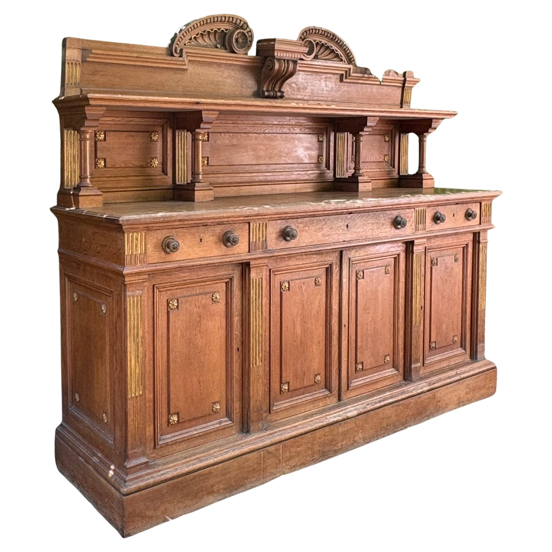 Antica credenza toscana del XIX secolo in Oak, intagliata a mano e con dettagli dorati
