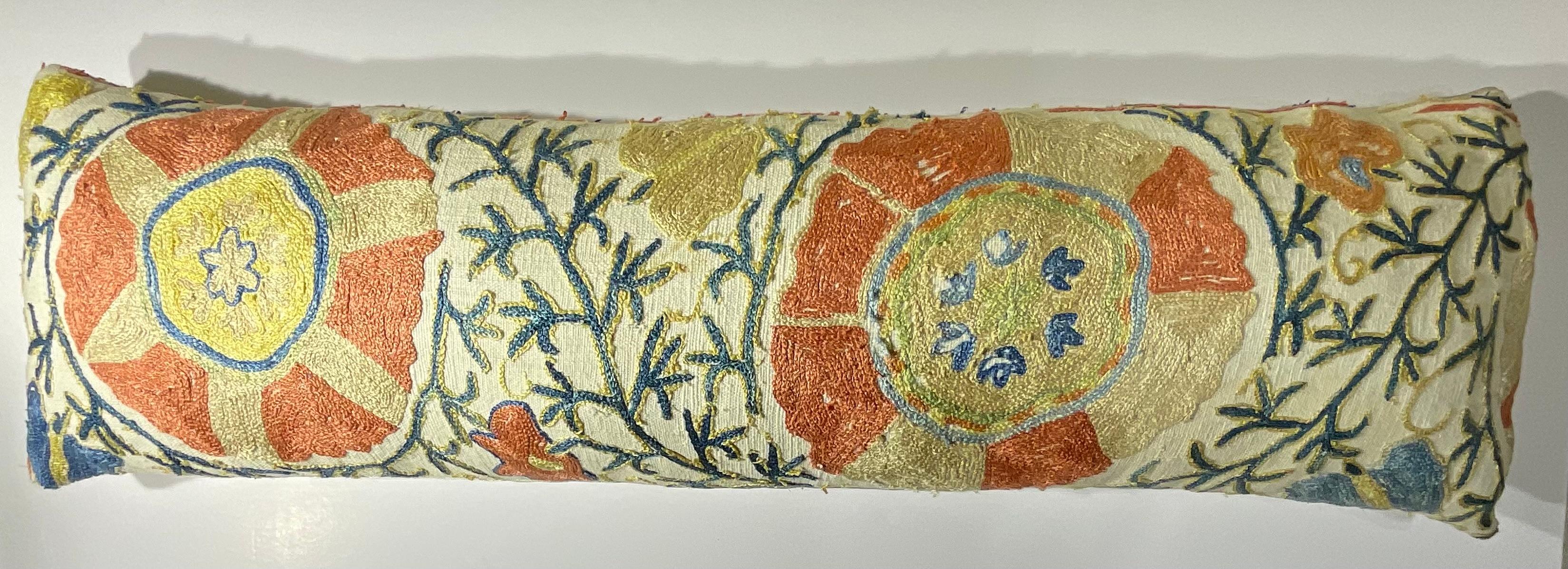 Antique 19th Century Uzbek Suzani Embroidered Pillow - Lumbar Cushion en Bueno estado para la venta en Delray Beach, FL