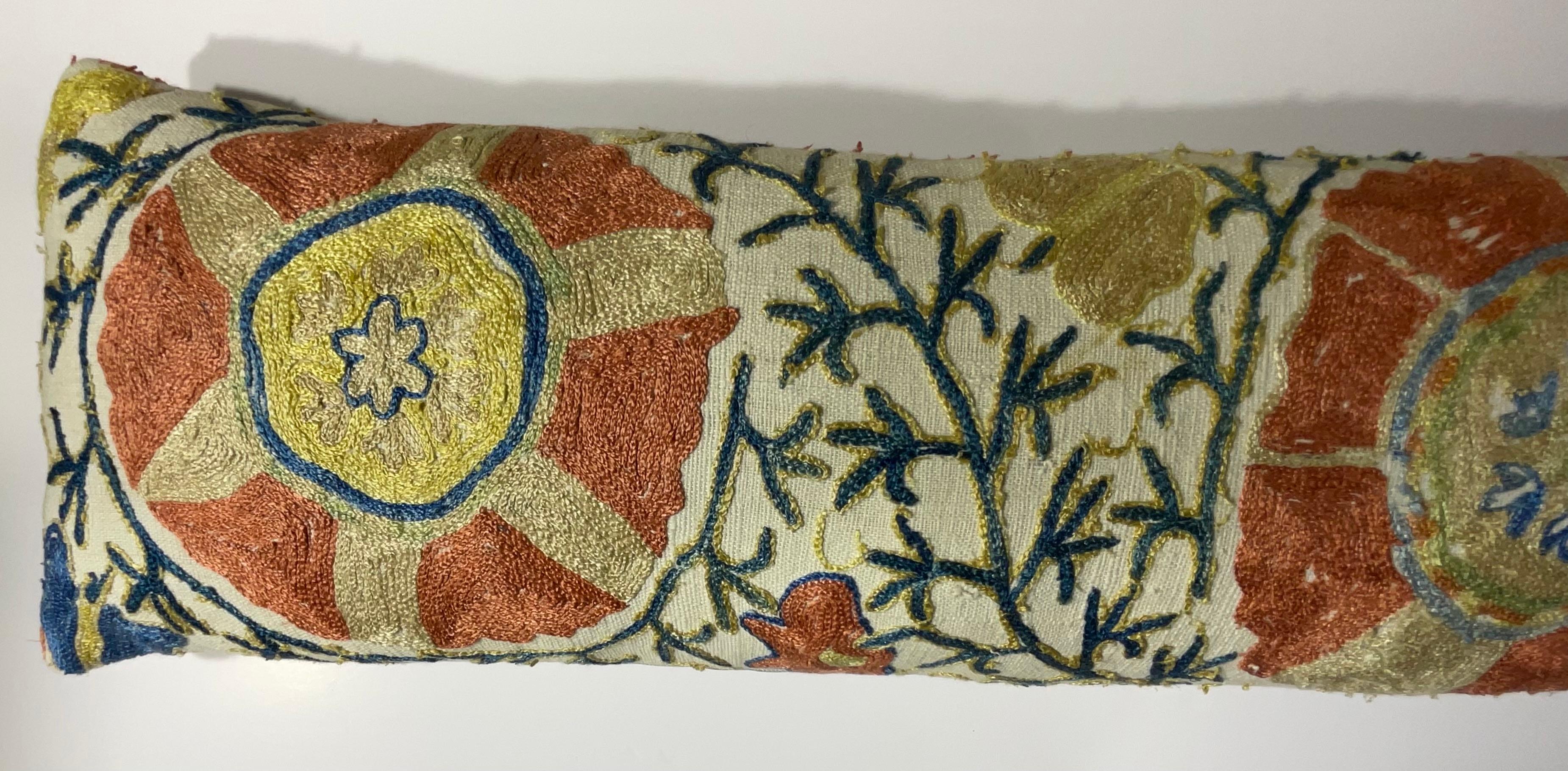 Antique 19th Century Uzbek Suzani Embroidered Pillow - Lumbar Cushion Algodón en venta