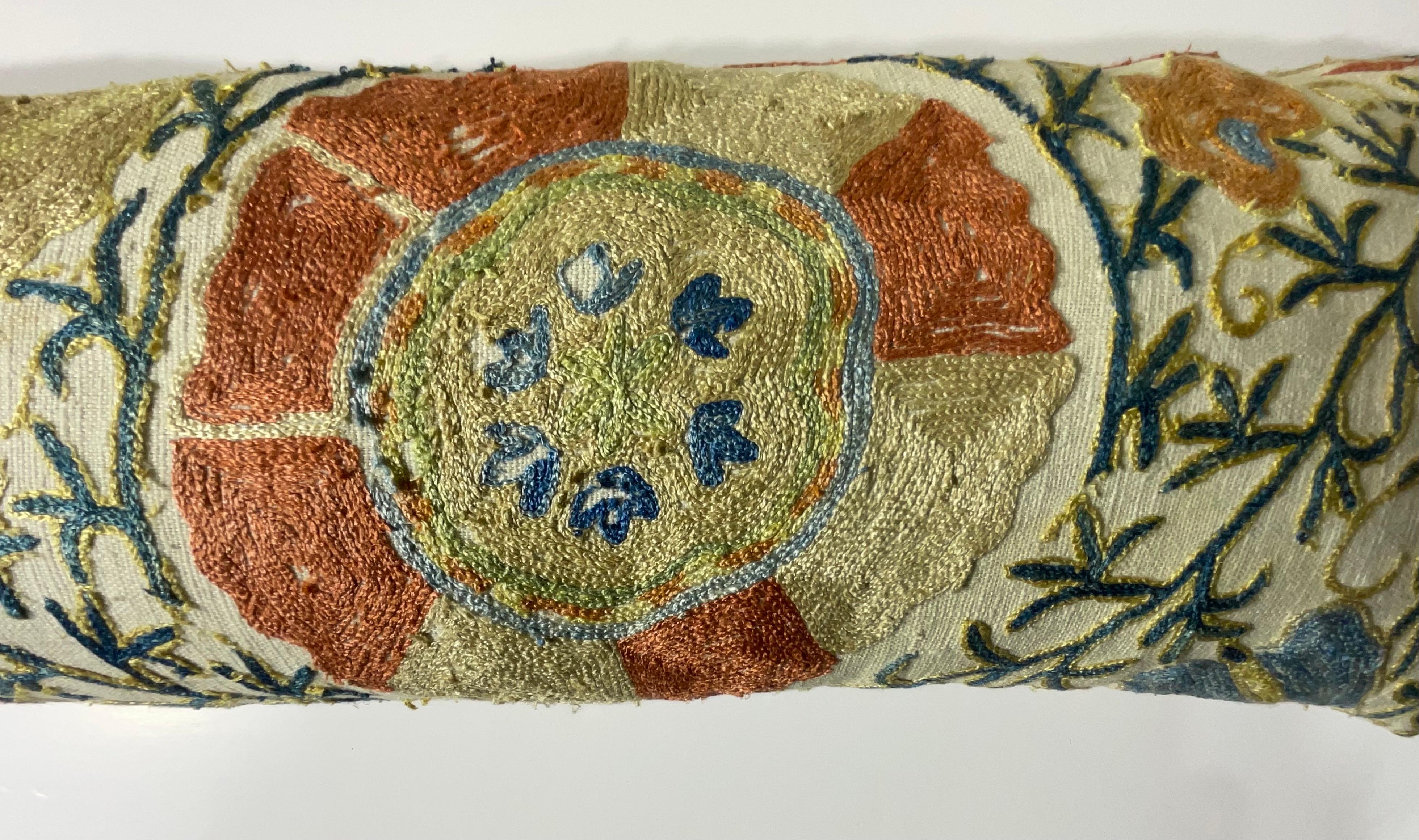 Antique 19th Century Uzbek Suzani Embroidered Pillow - Lumbar Cushion en venta 1