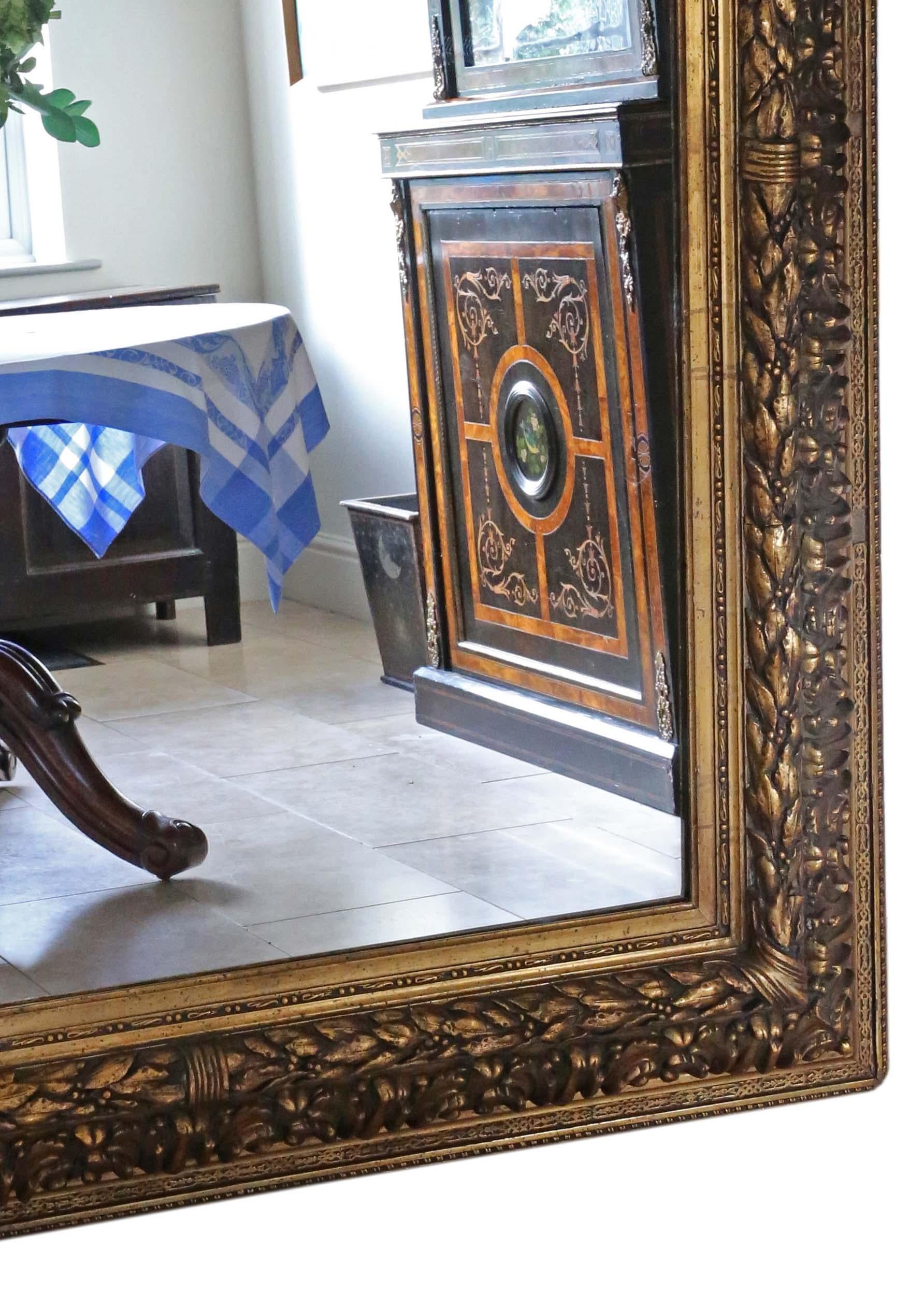 XIXe siècle Antique miroir mural du 19ème siècle, très grand et doré, de qualité supérieure en vente
