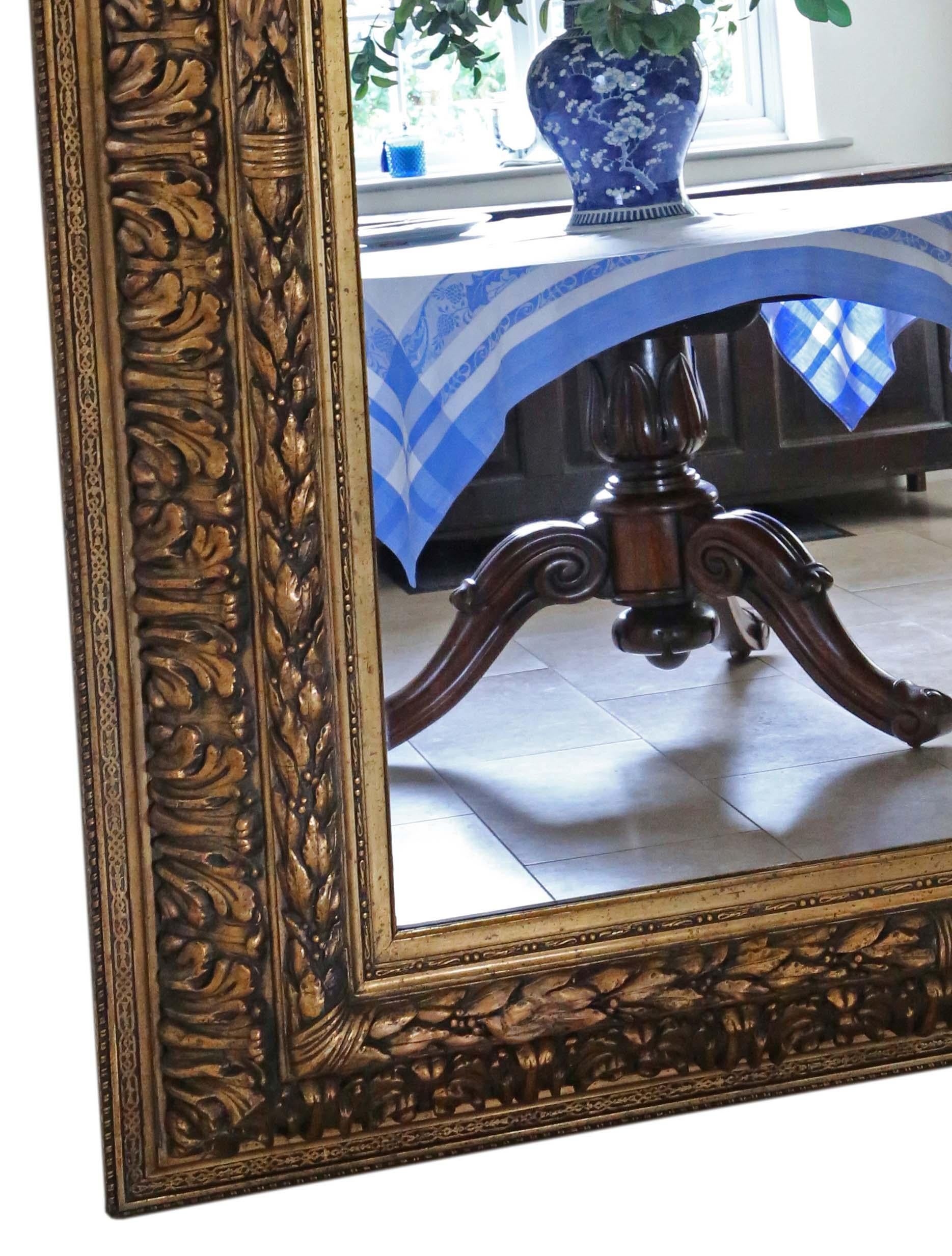 Verre Antique miroir mural du 19ème siècle, très grand et doré, de qualité supérieure en vente