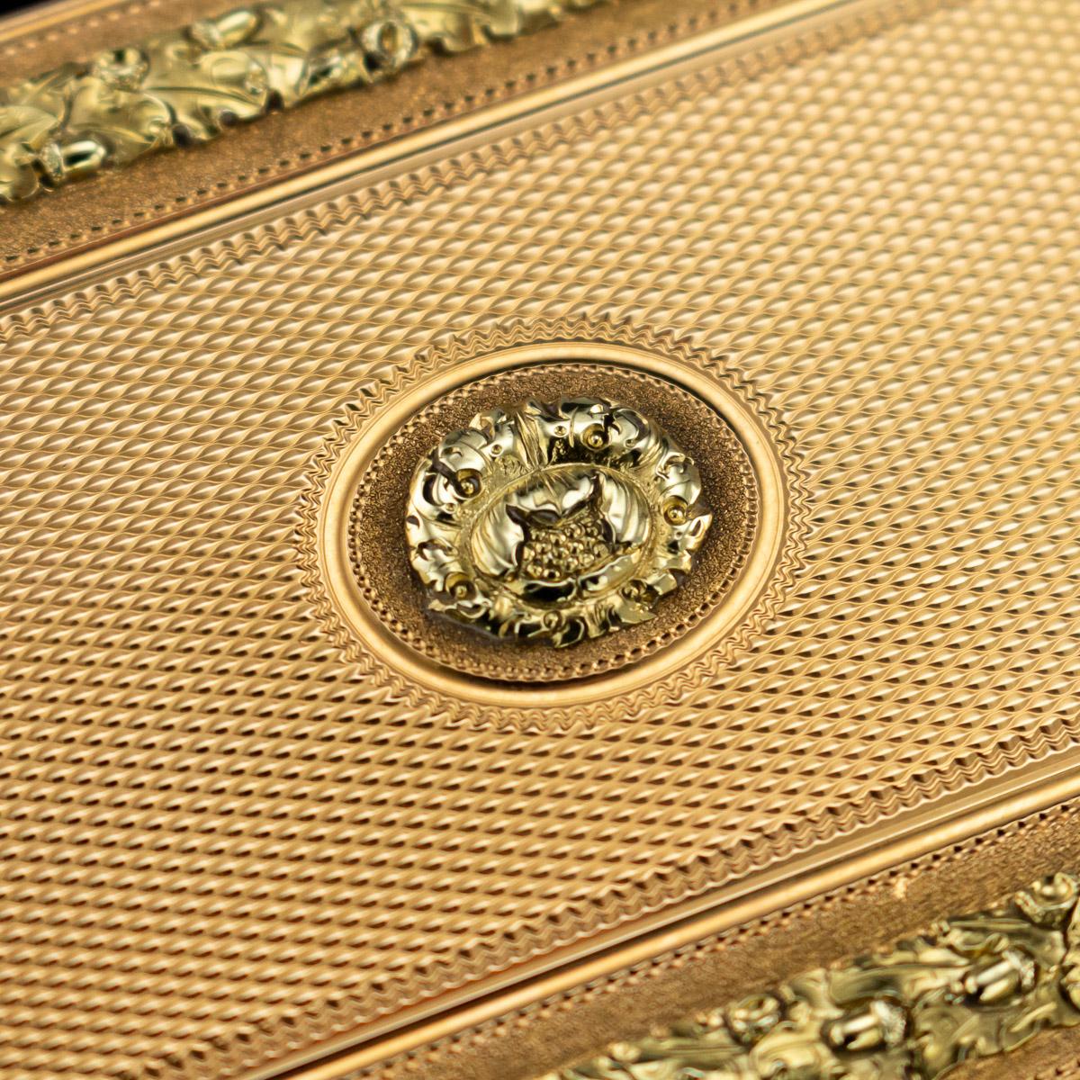 Antique 19th Century Victorian 18 Karat Two-Color Gold Snuff Box, London 3