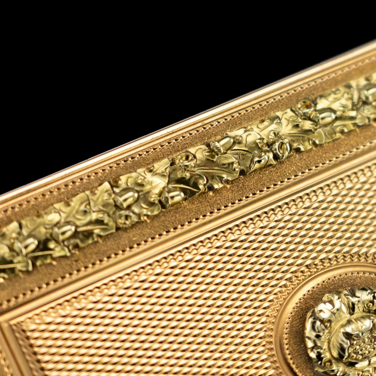 Antique 19th Century Victorian 18 Karat Two-Color Gold Snuff Box, London 4